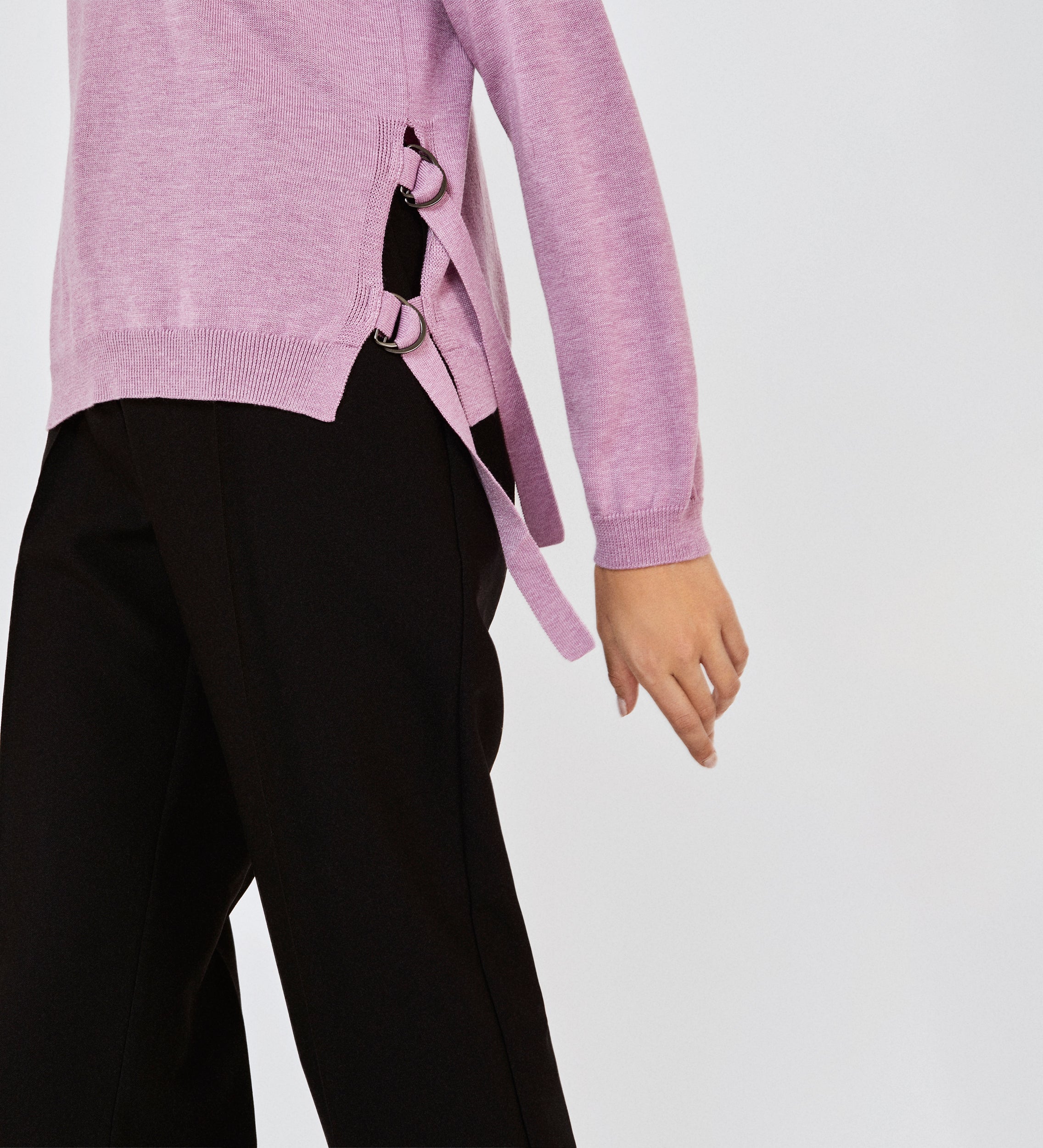 Side ribbons sweater