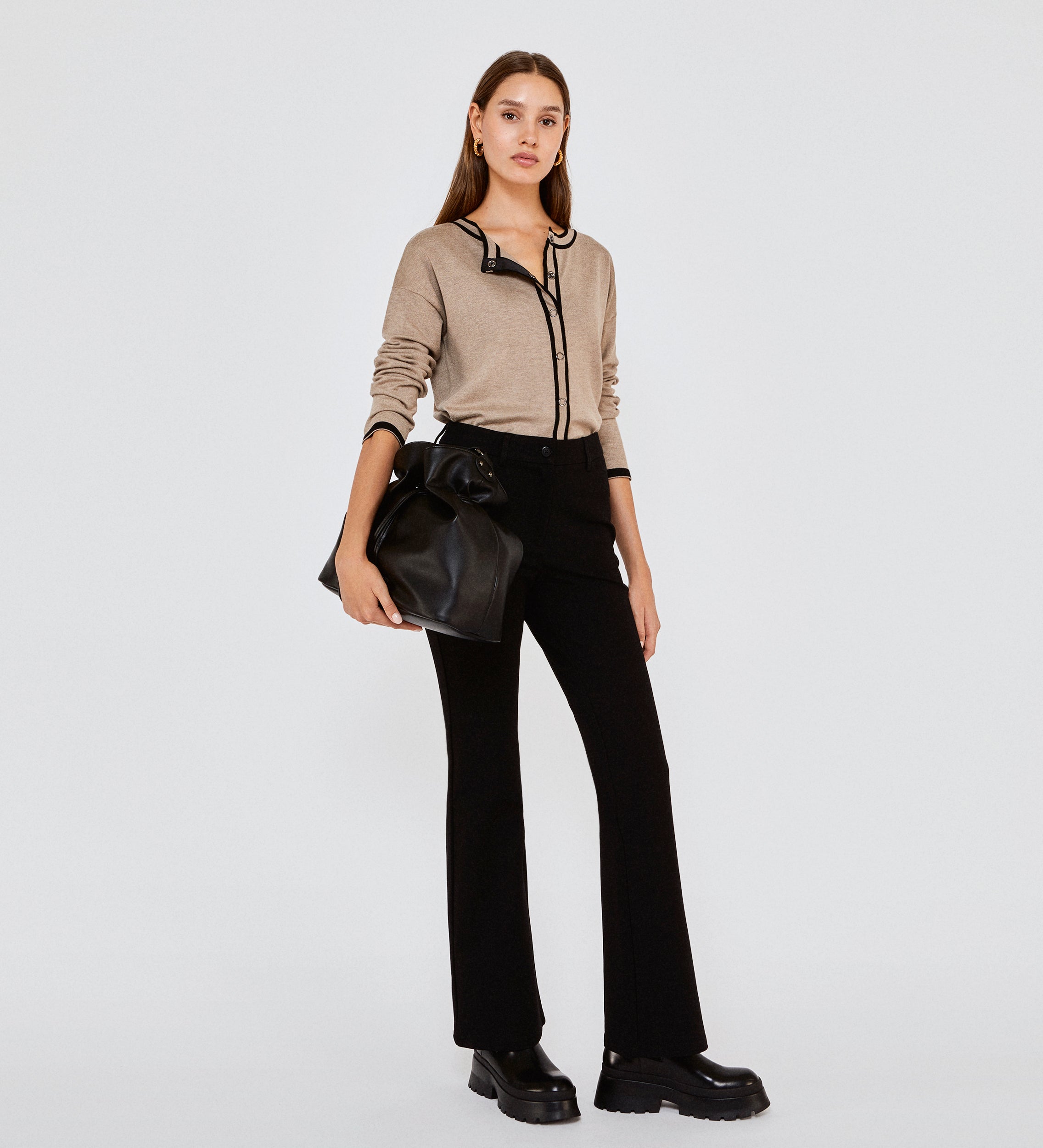 Flared elastic trousers