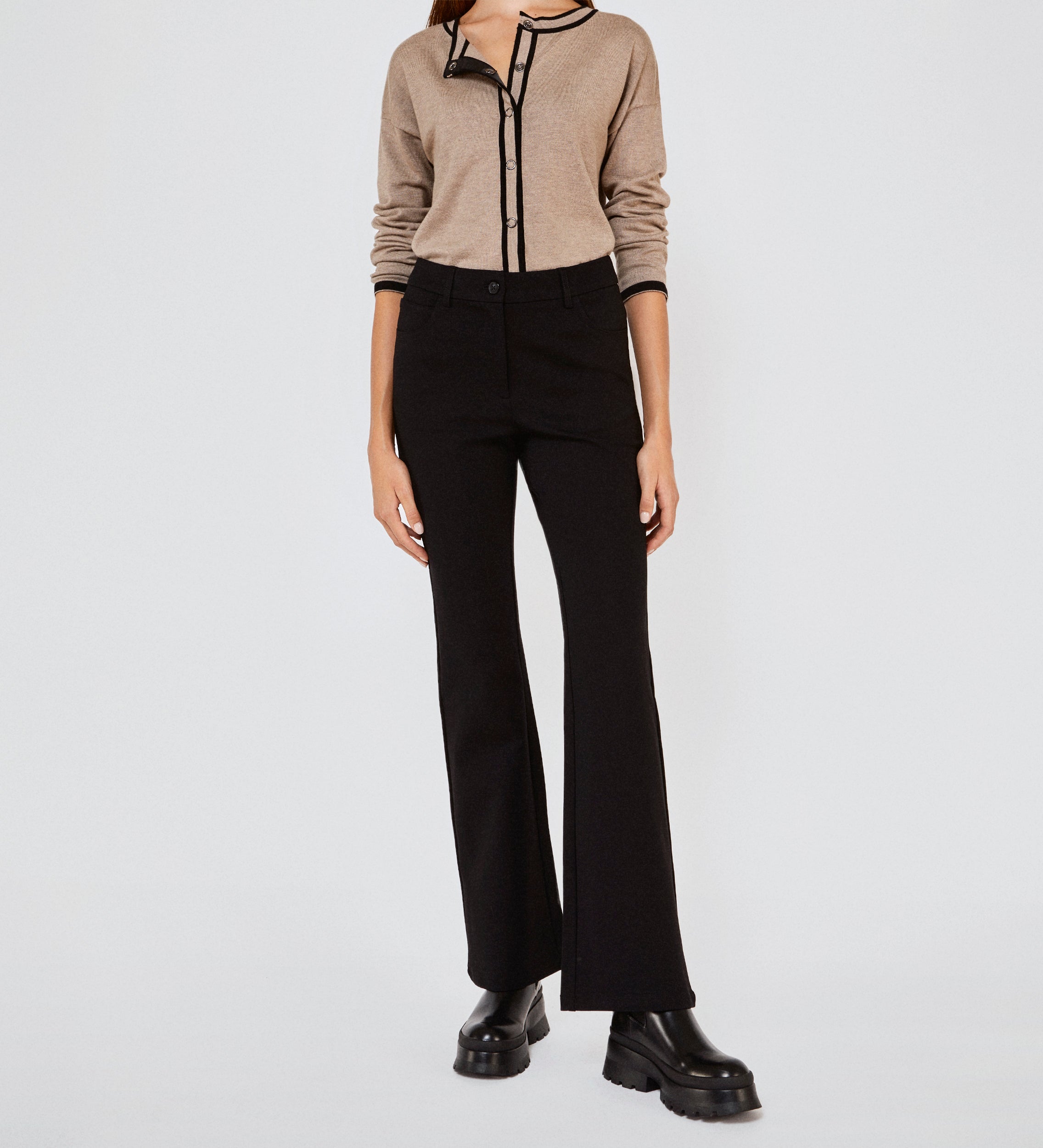 Flared elastic trousers