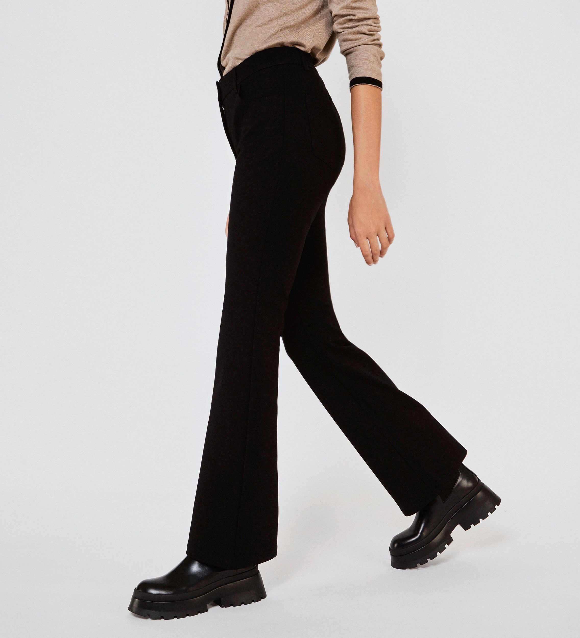 Flared elastic trousers