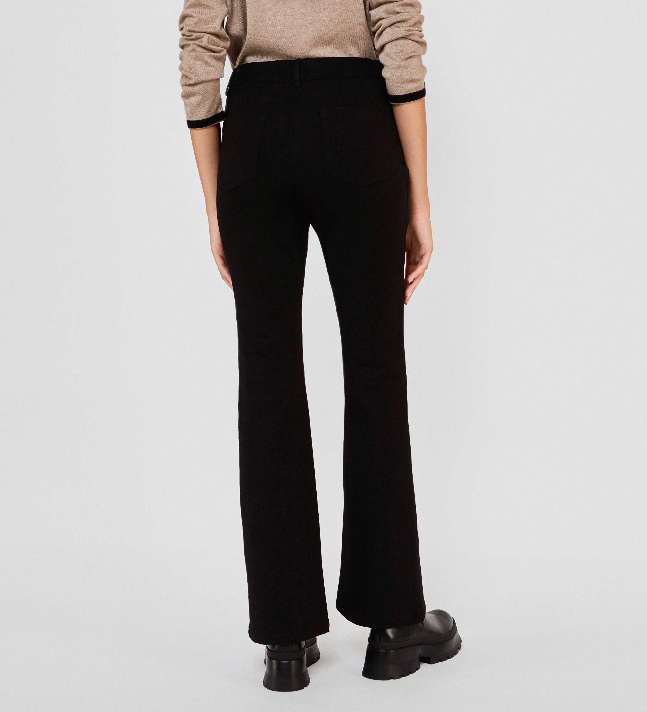 Flared elastic trousers