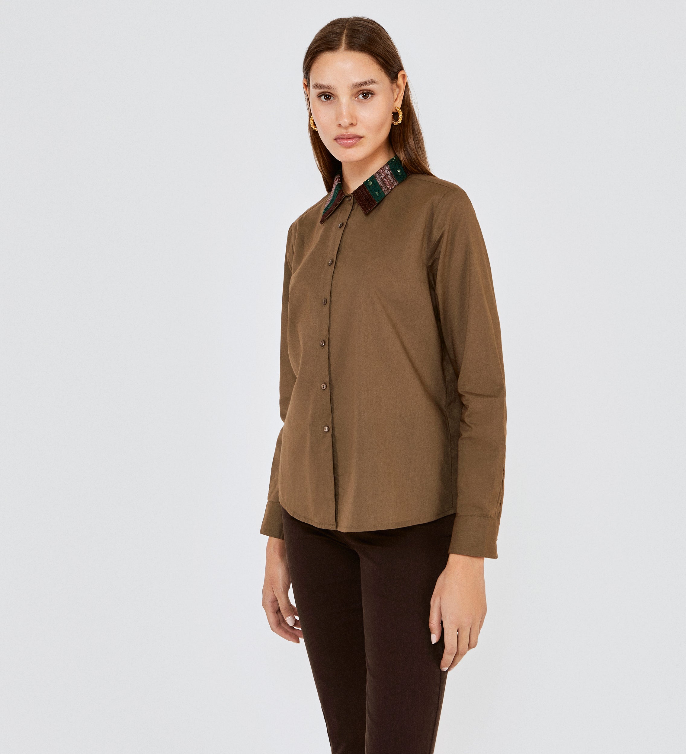 Blusa cuello bordado