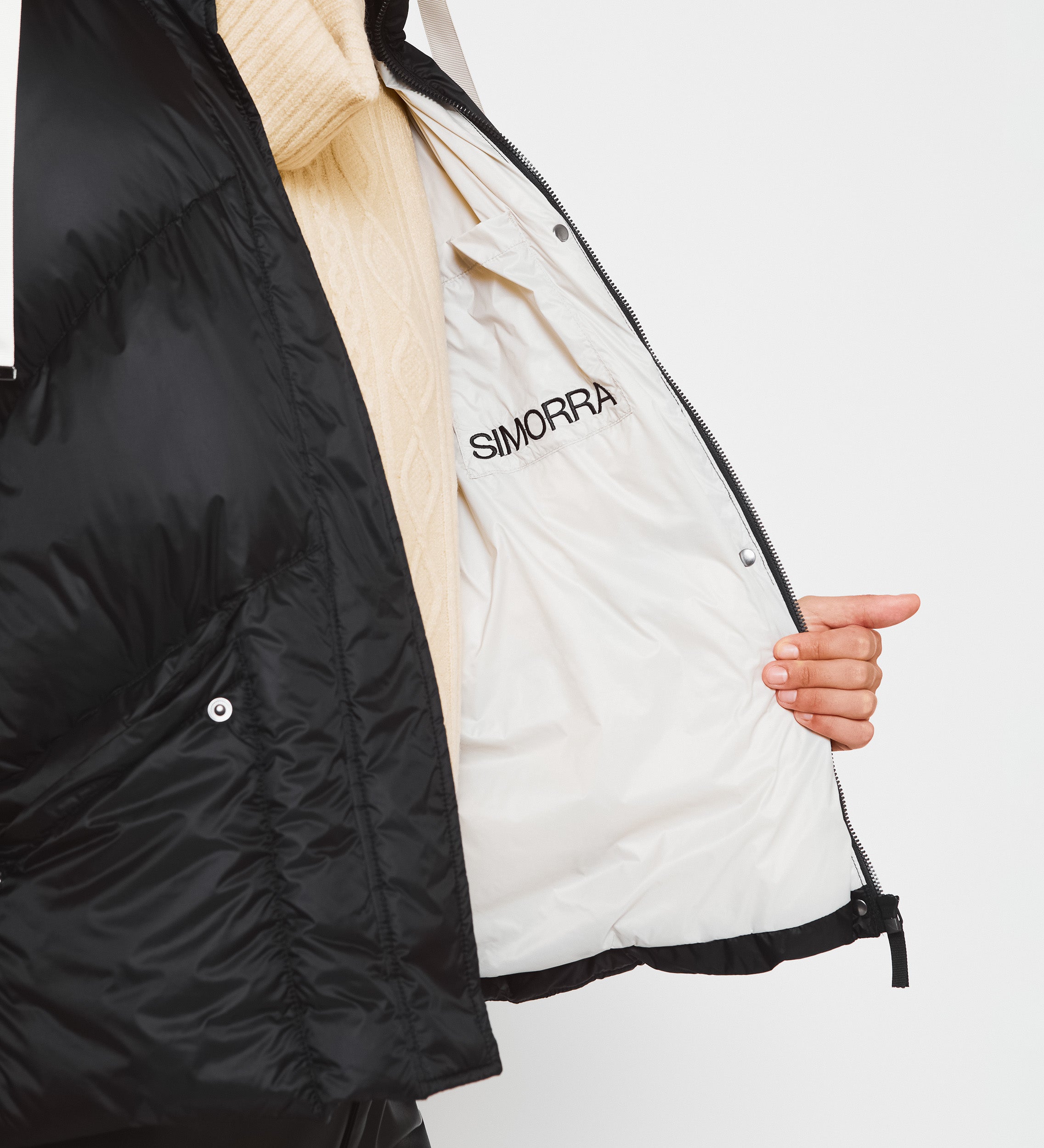 Parka corta cuello alto