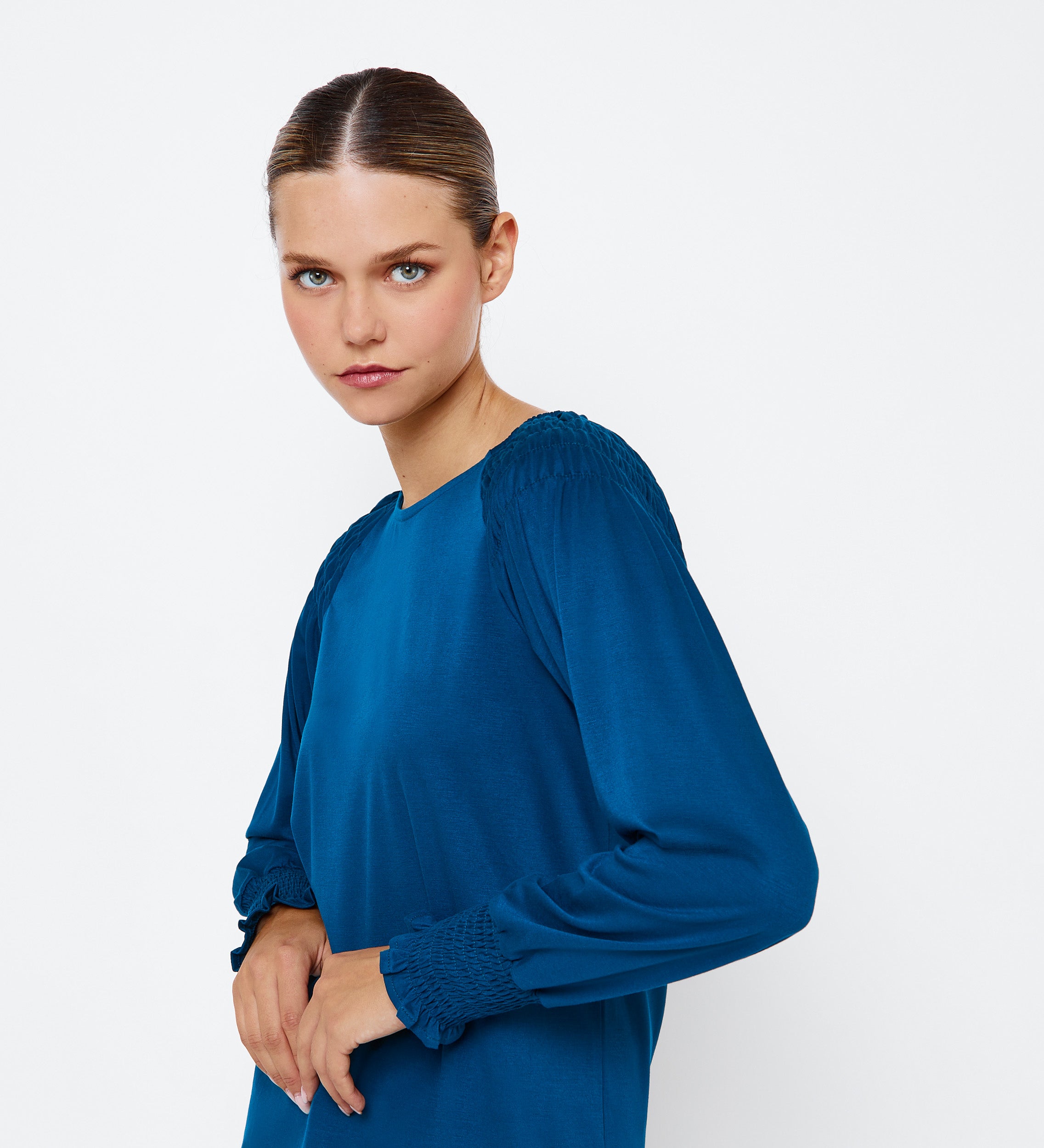 Shirred shoulders T-shirt