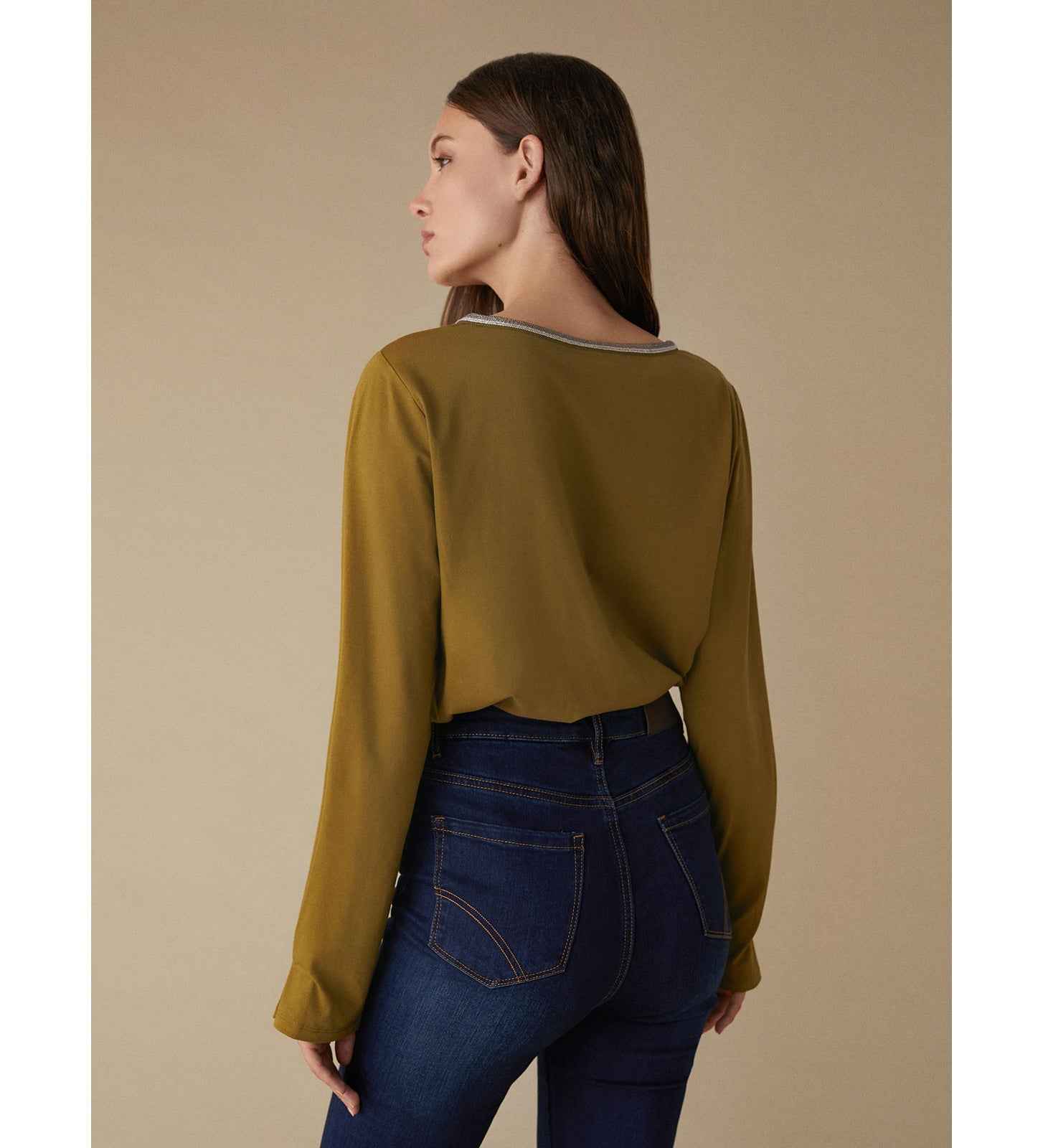 Trimming neckline T-shirt