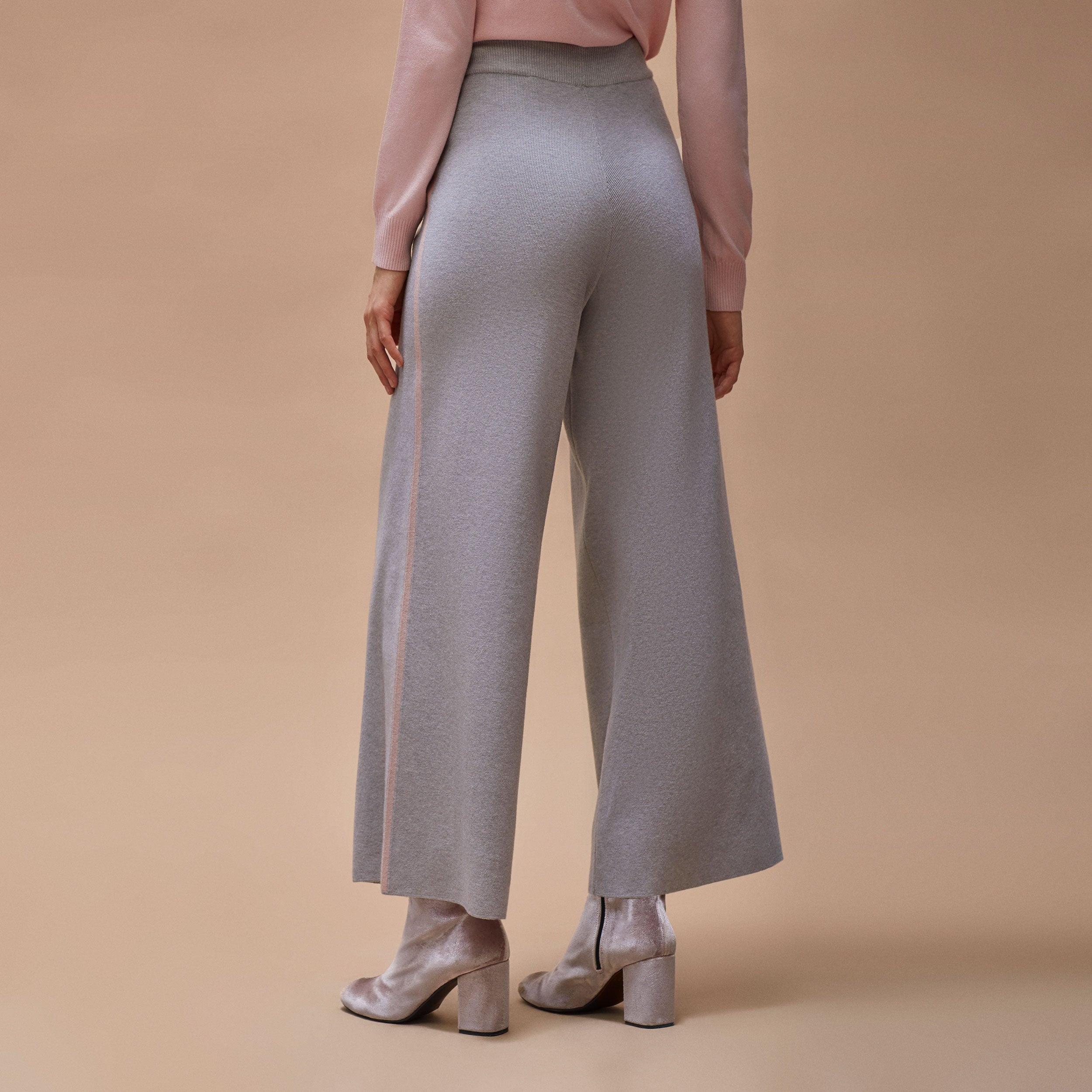 Wide knit trousers