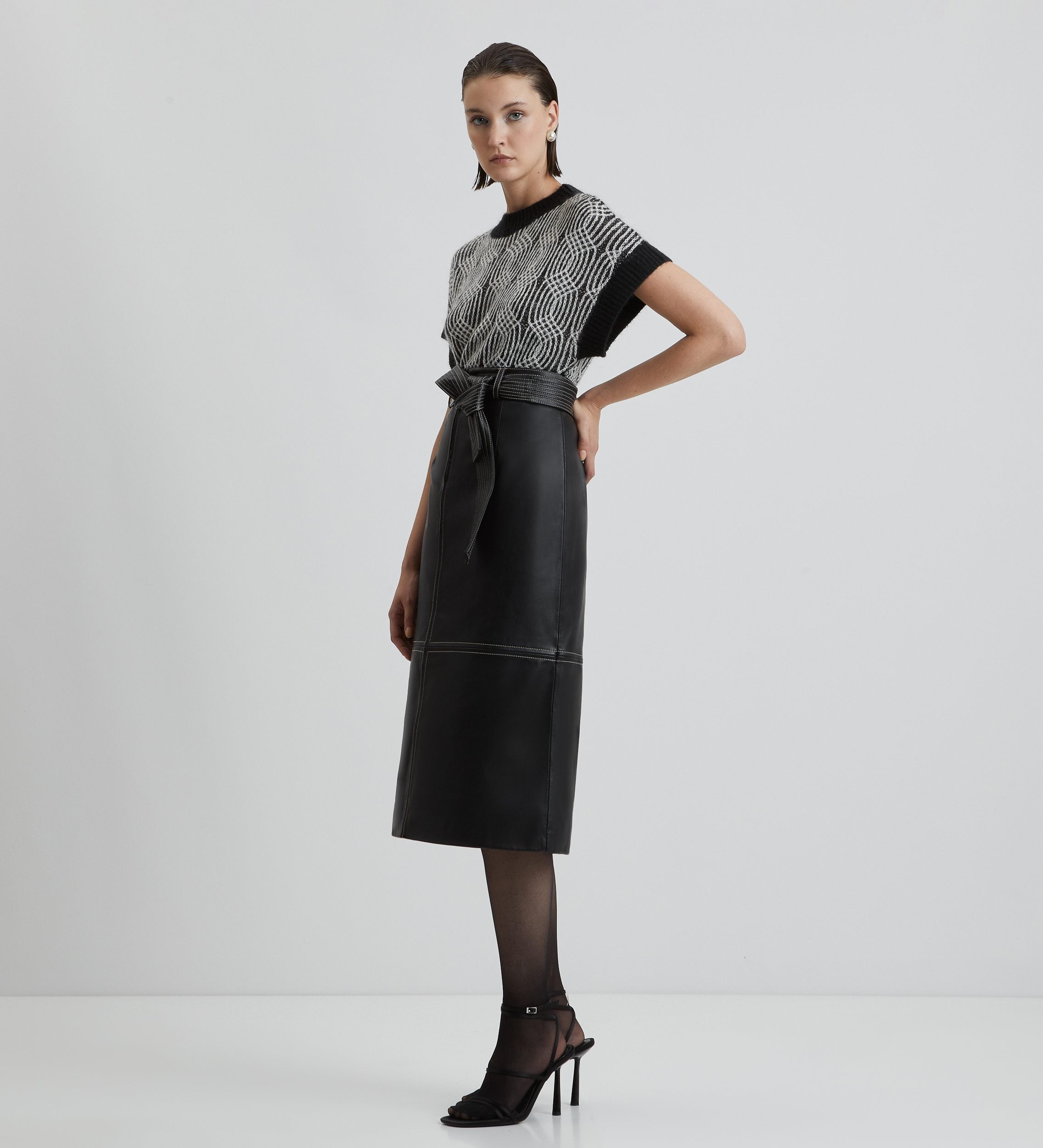 Topstitched nappa skirt