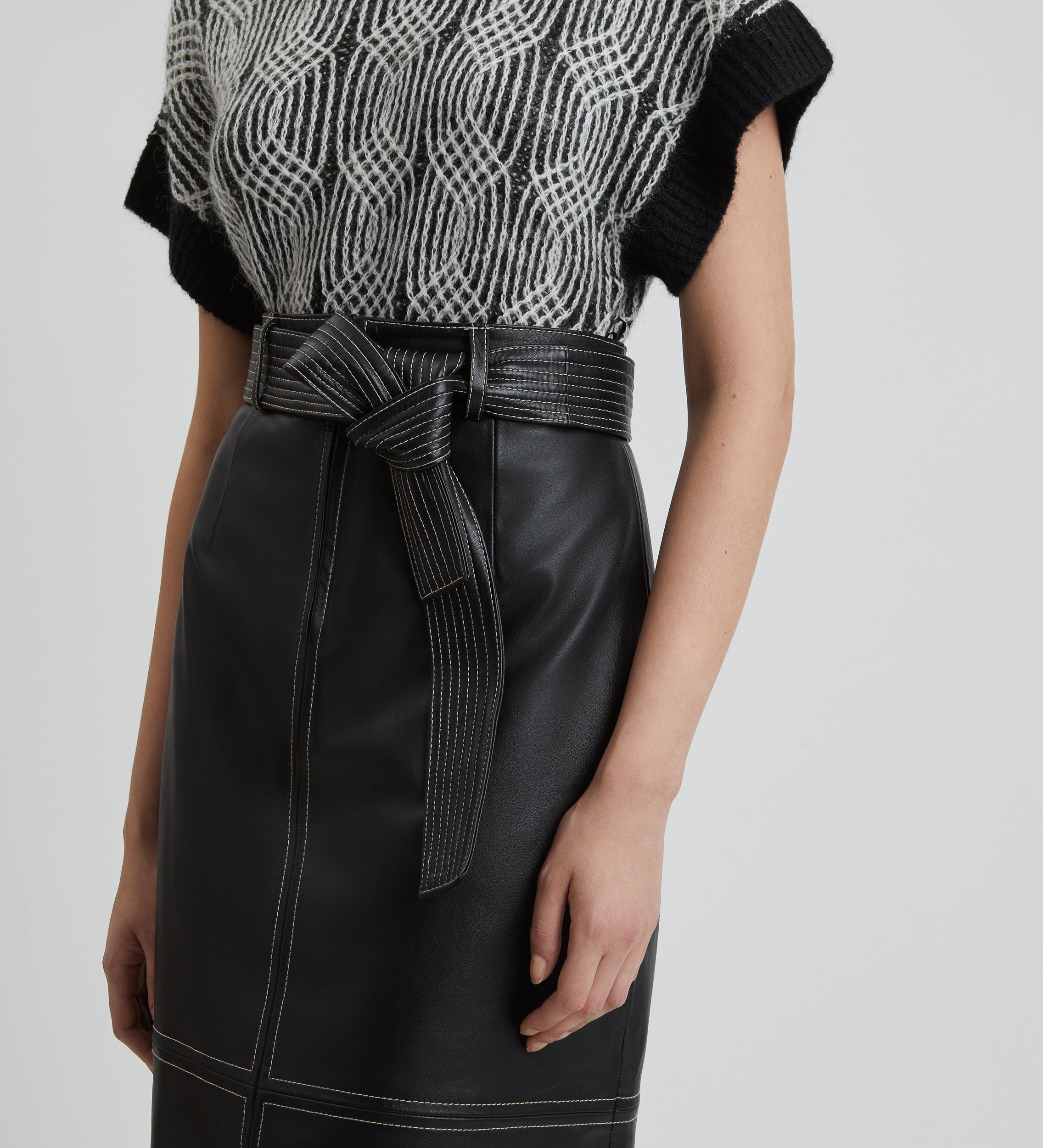 Topstitched nappa skirt