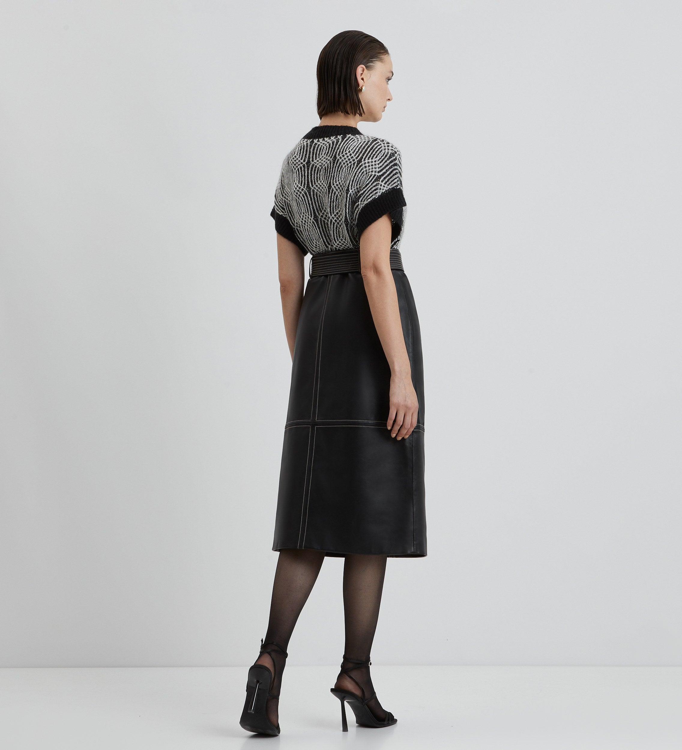 Topstitched nappa skirt