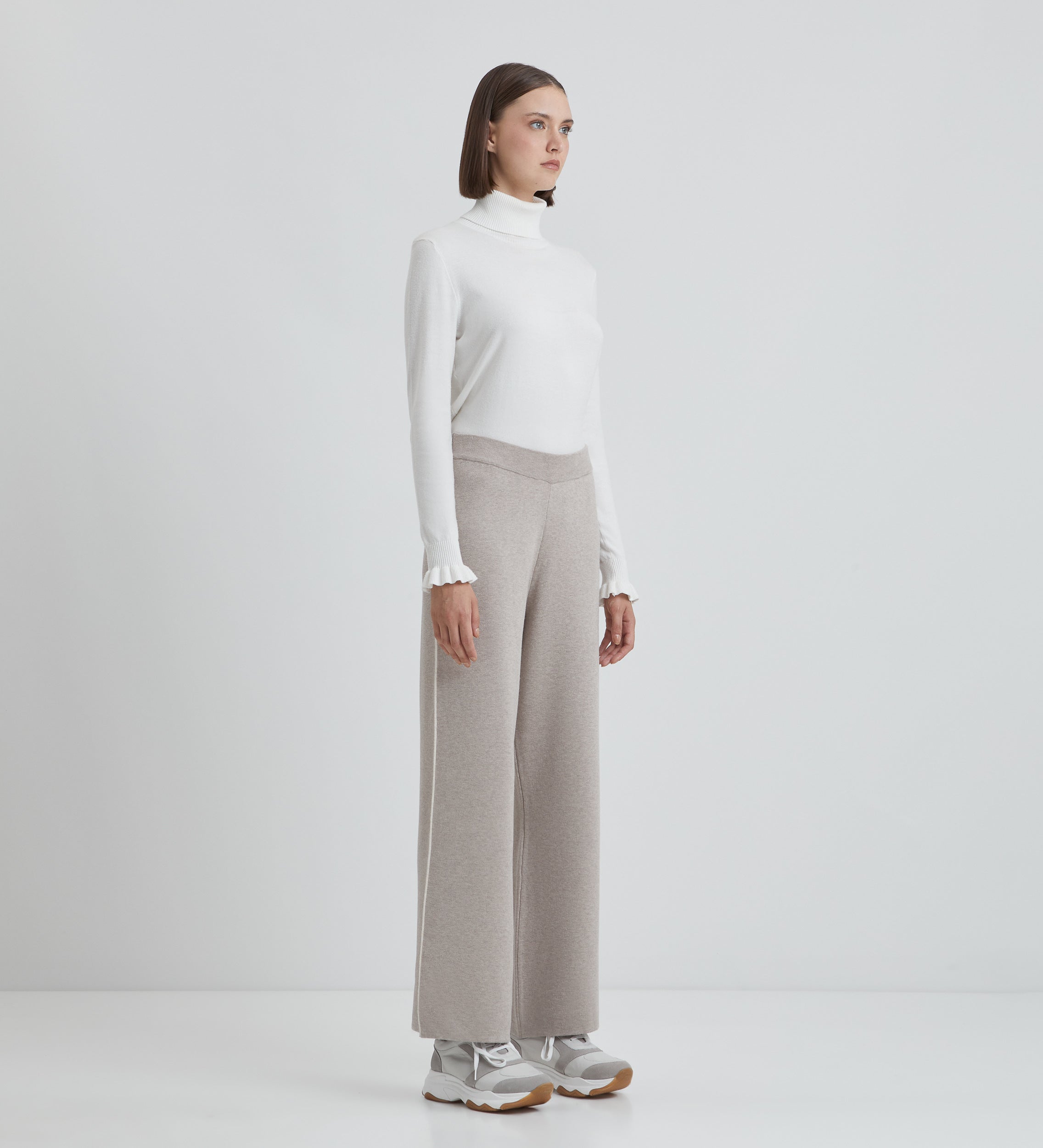Wide knit trousers