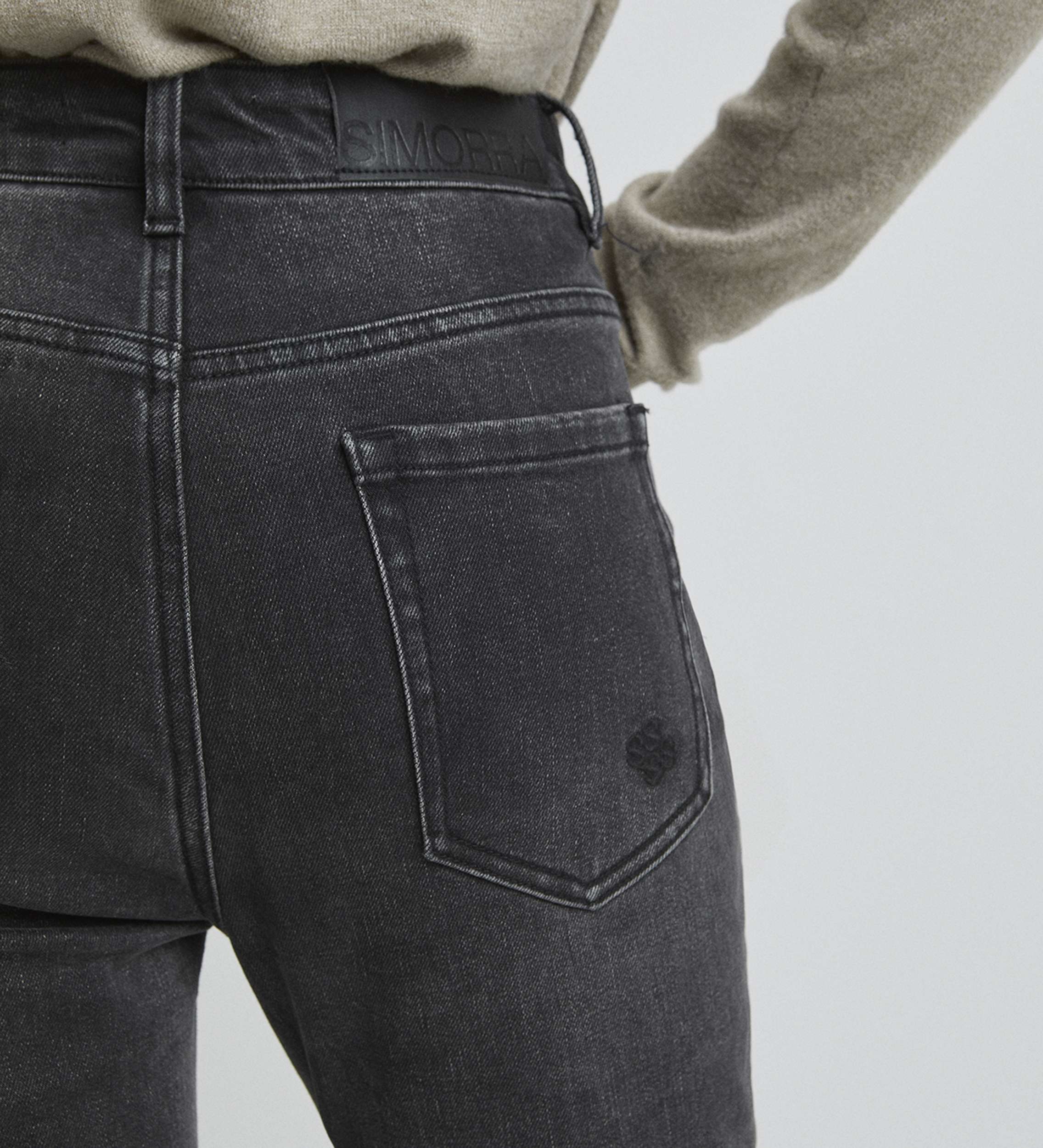 Slim pants
