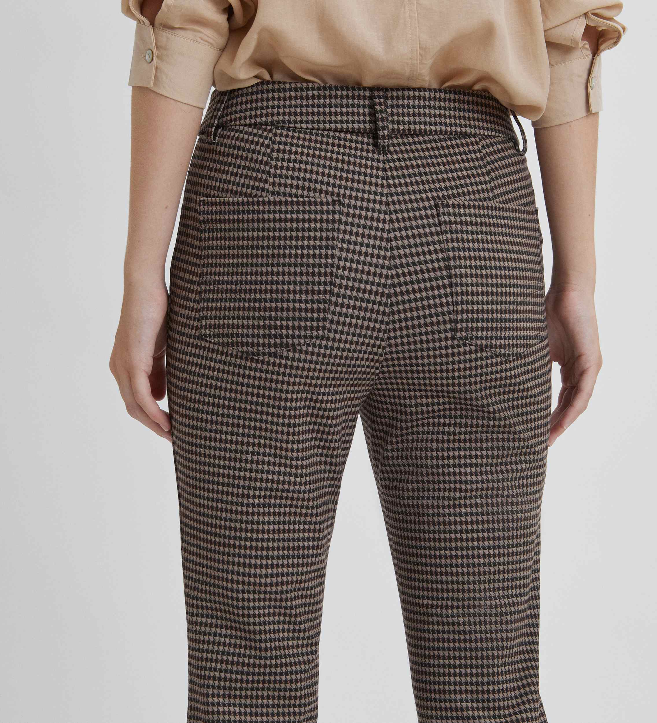 Flared elastic trousers