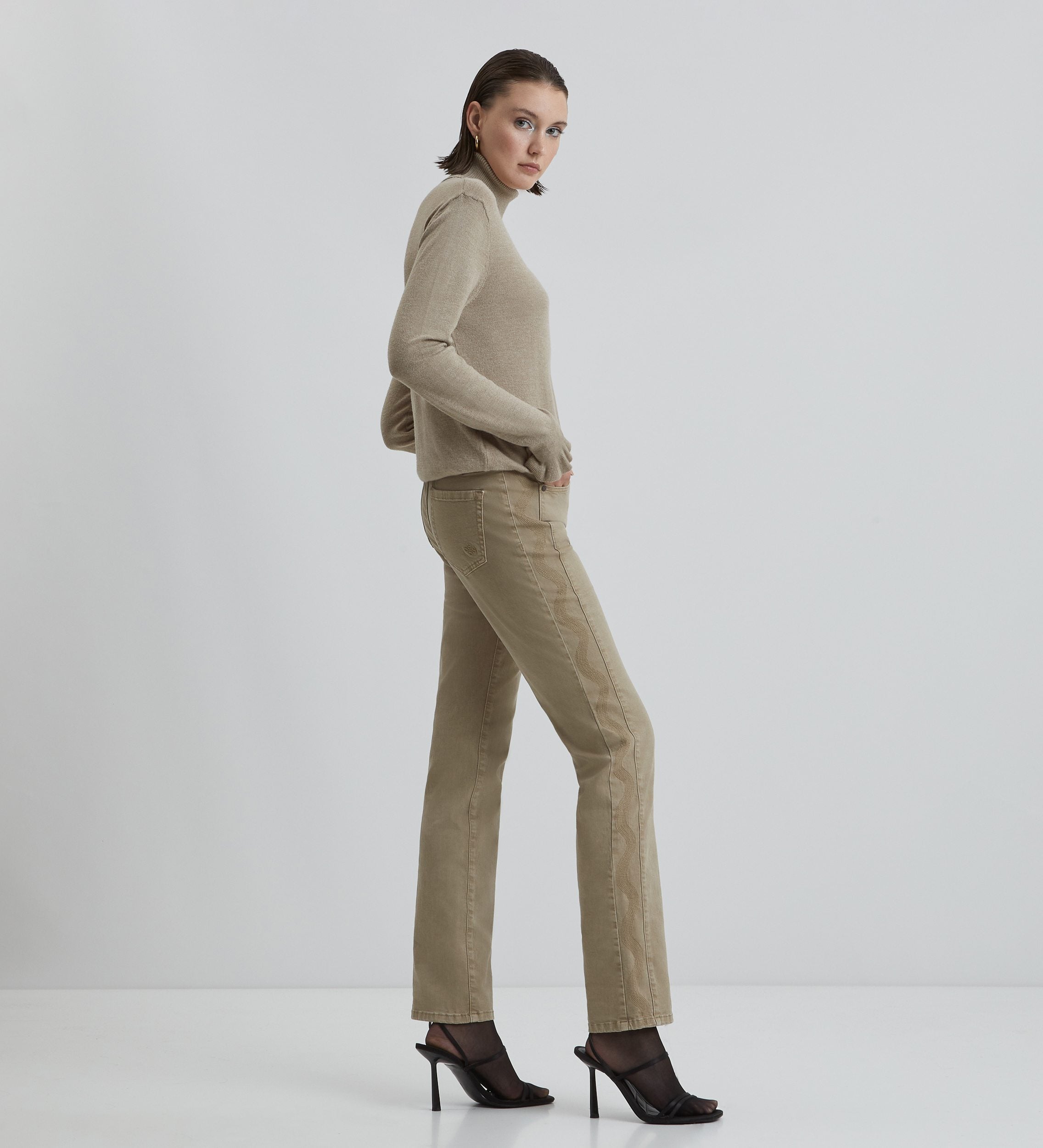 Slim pants