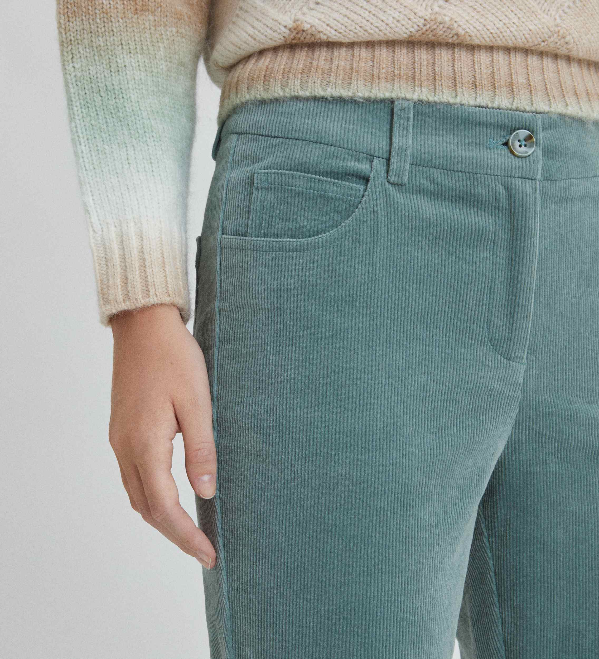 Flared elastic trousers