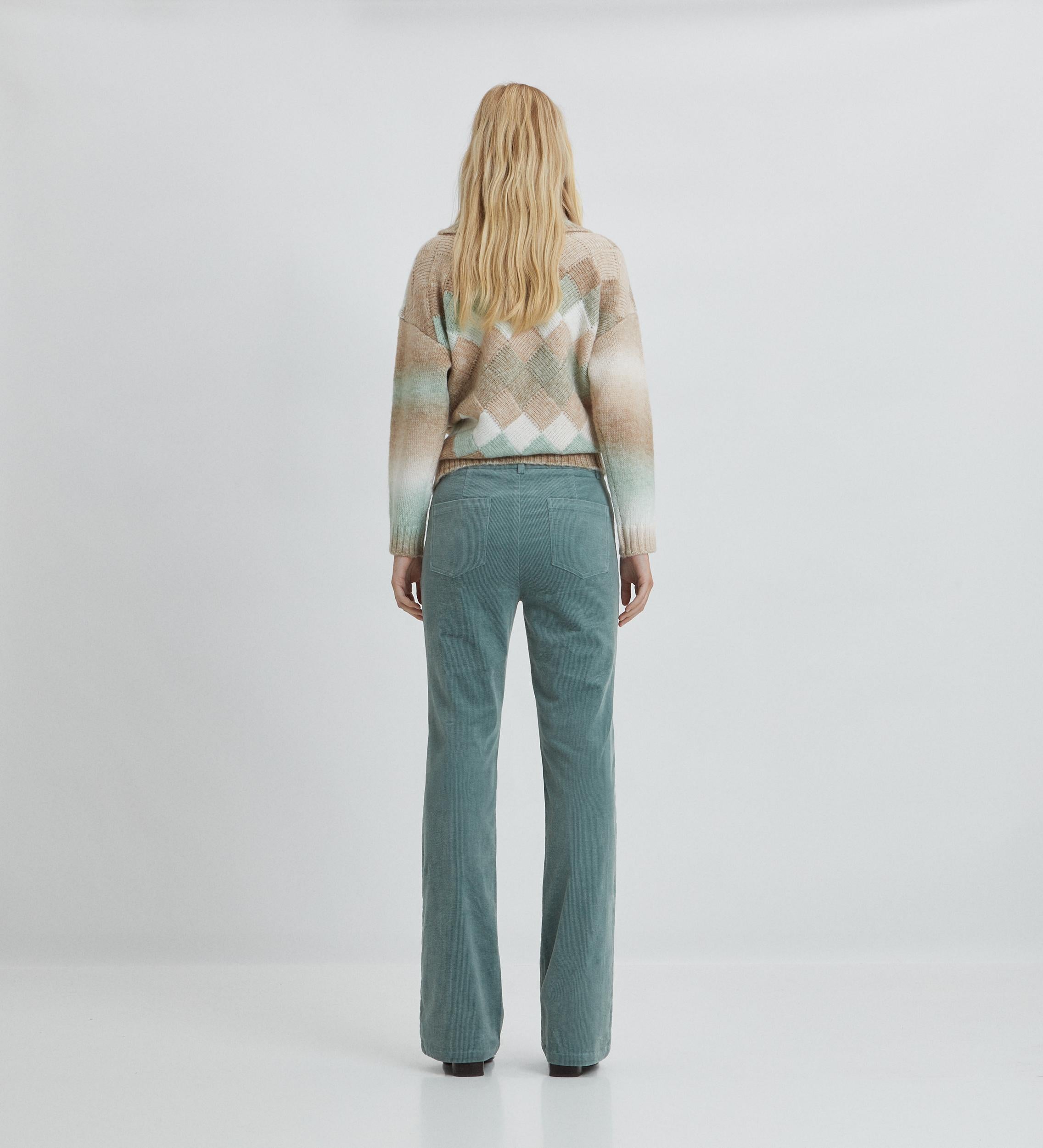 Flared elastic trousers