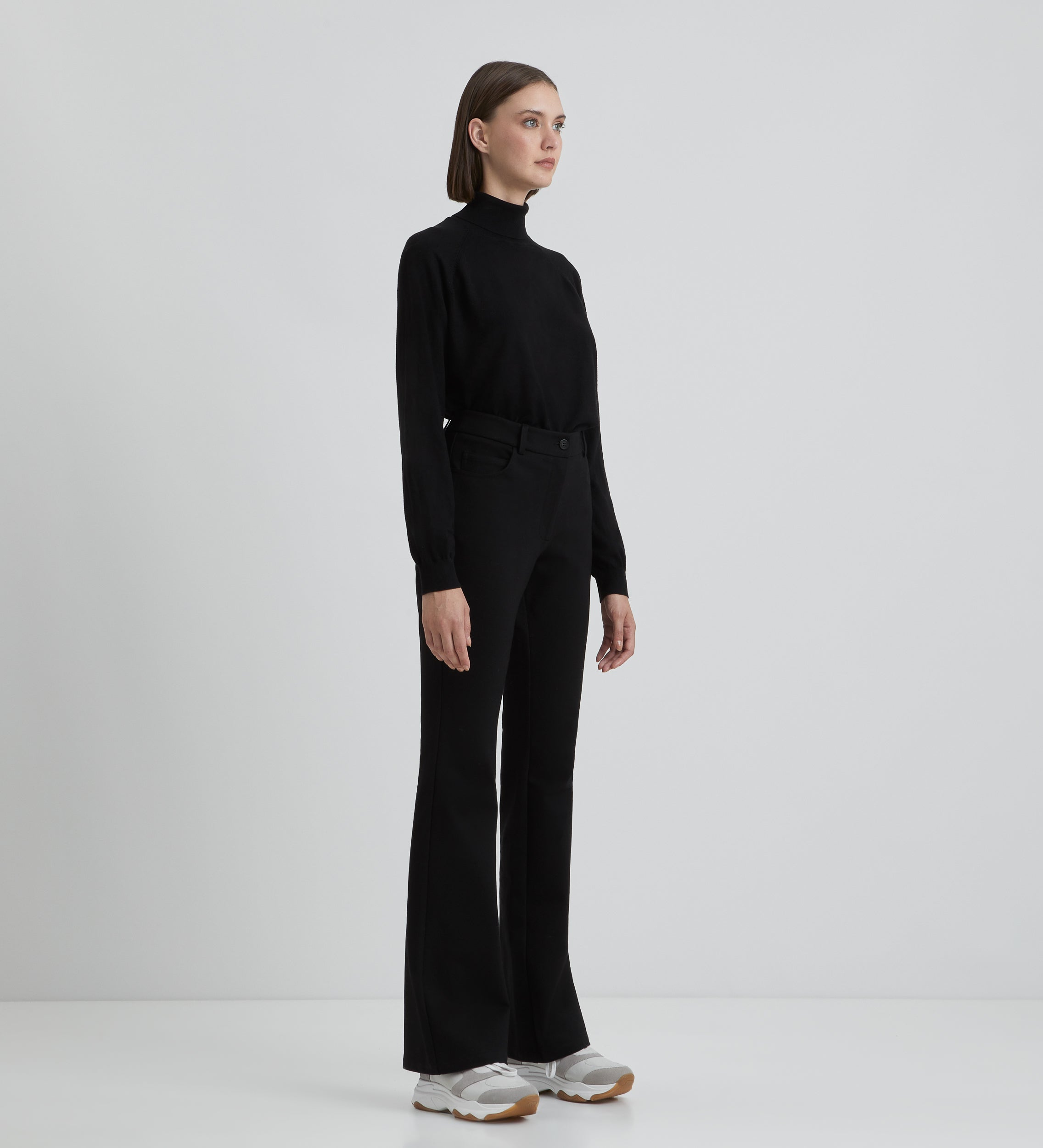 Flared elastic trousers
