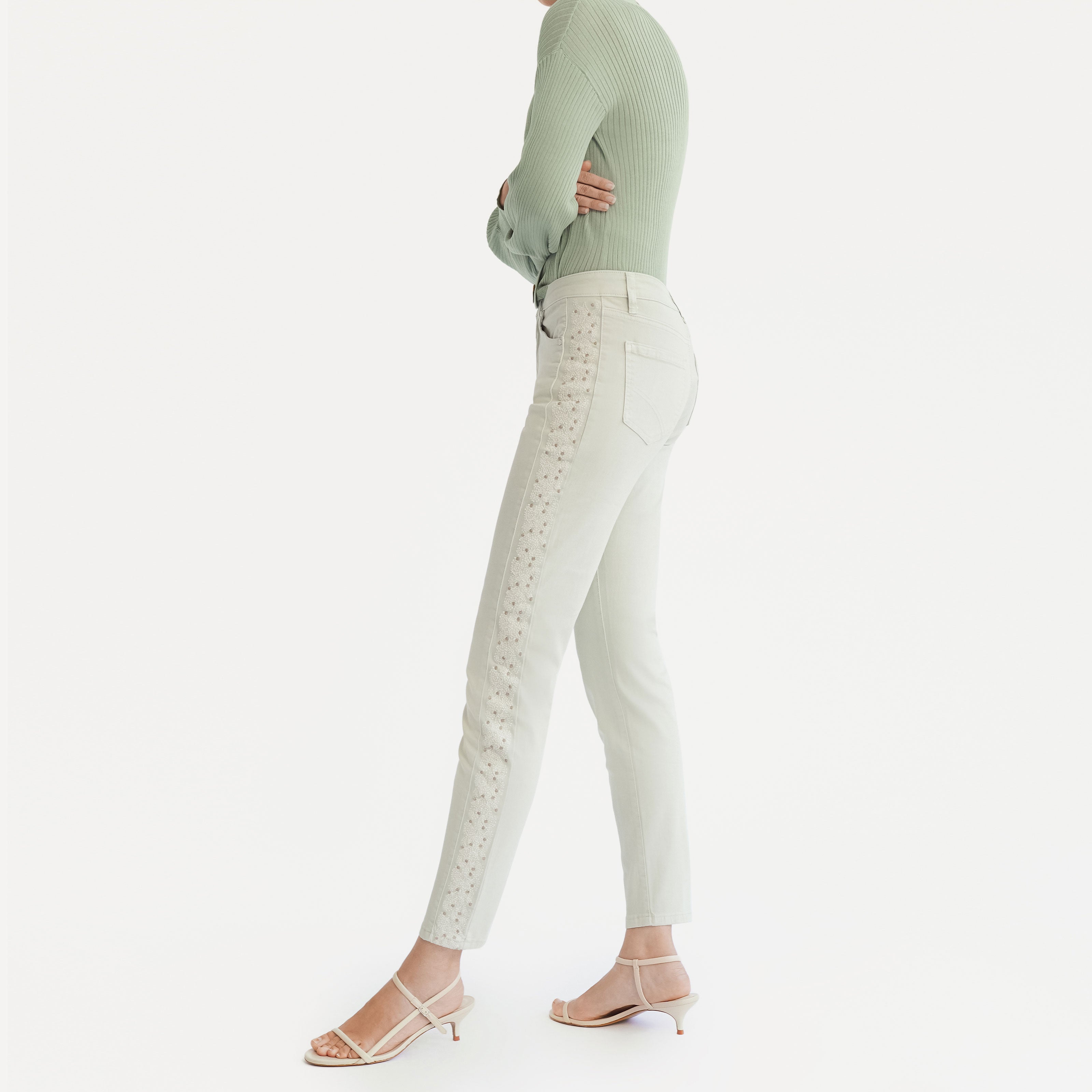 Pantalón slim bordado