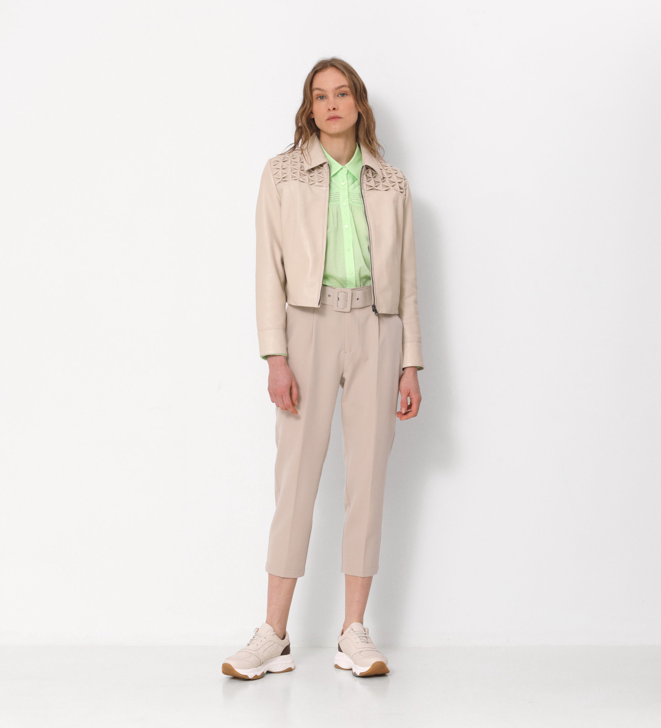Pants with belt darts