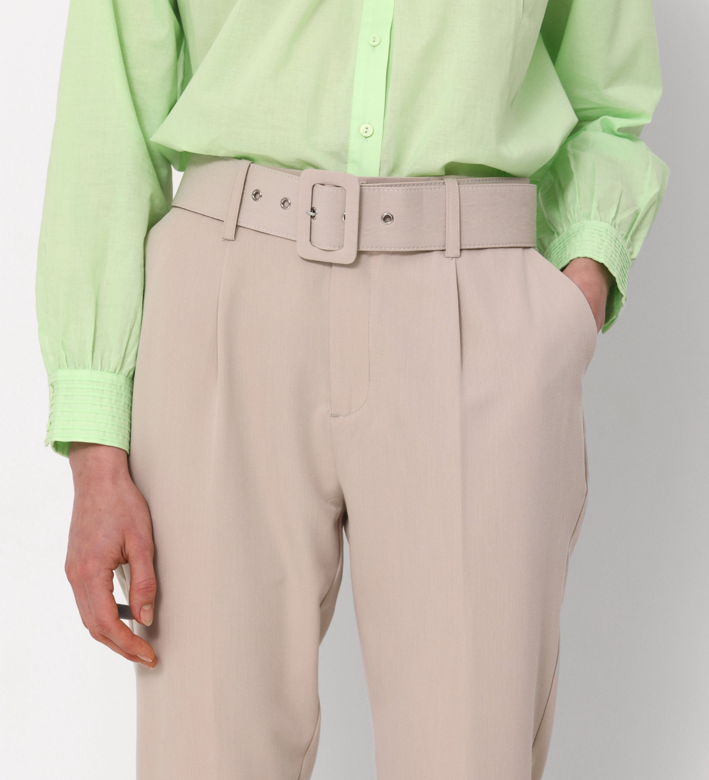 Pants with belt darts