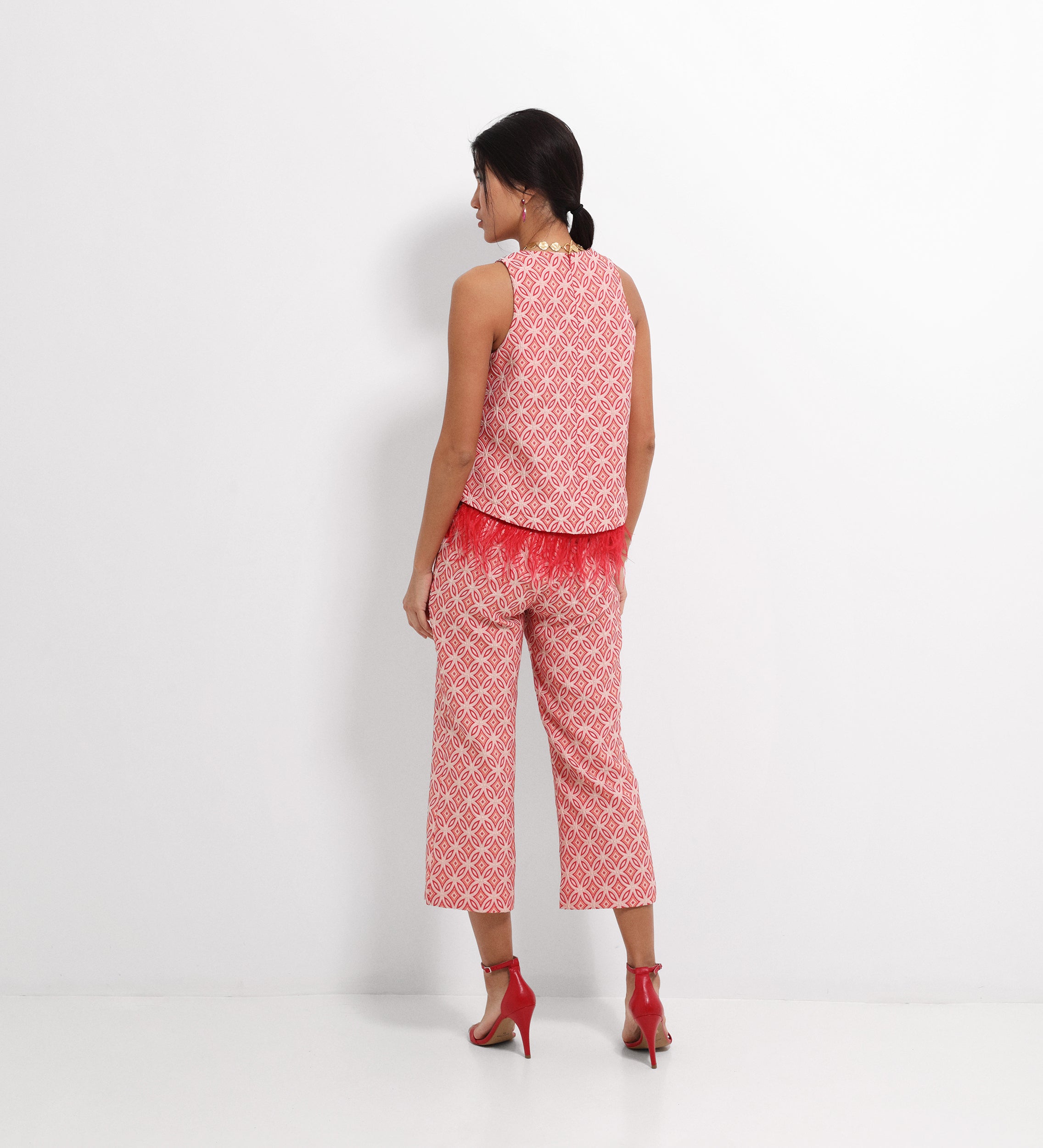 haut avec des plumes