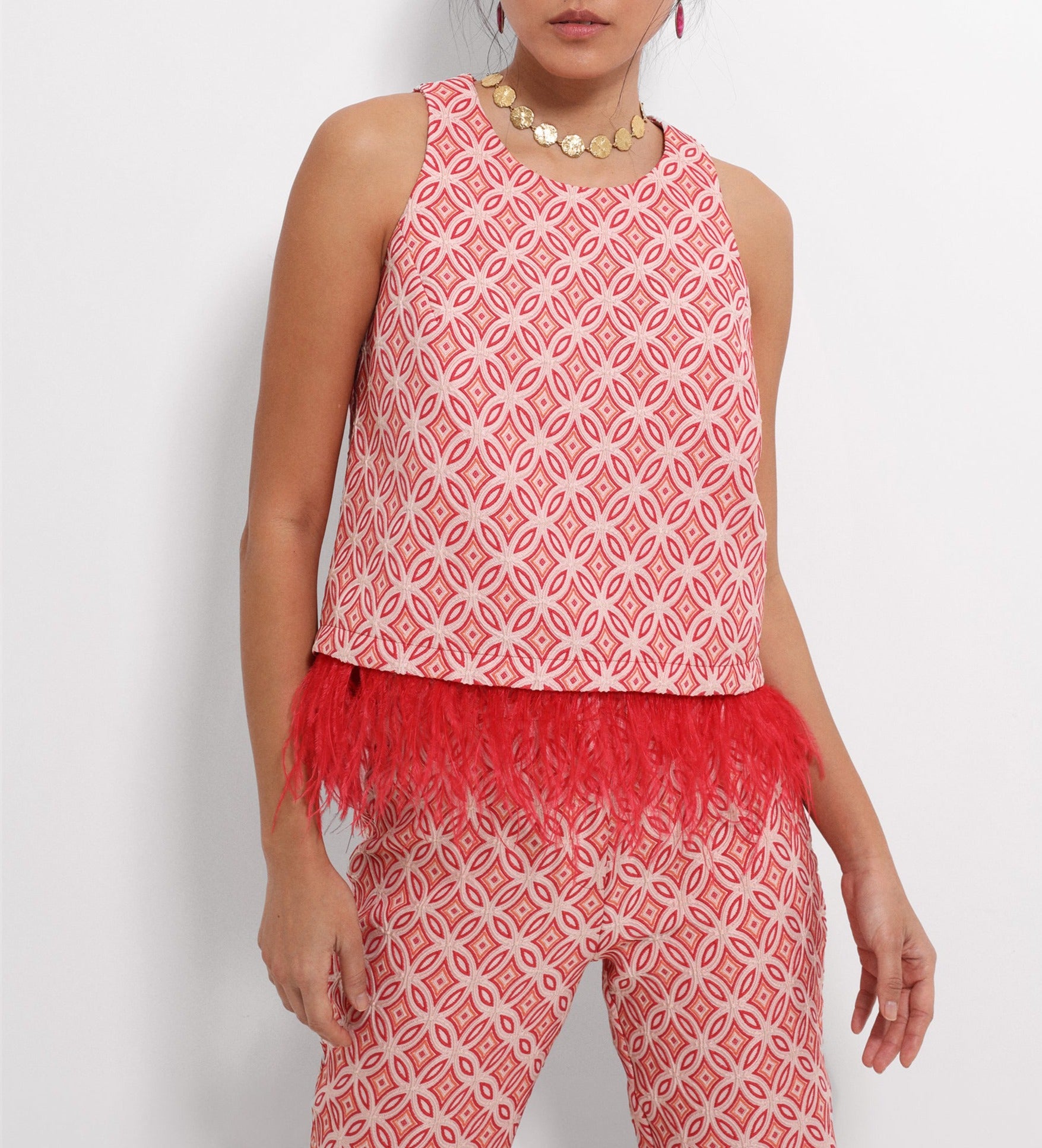 haut avec des plumes