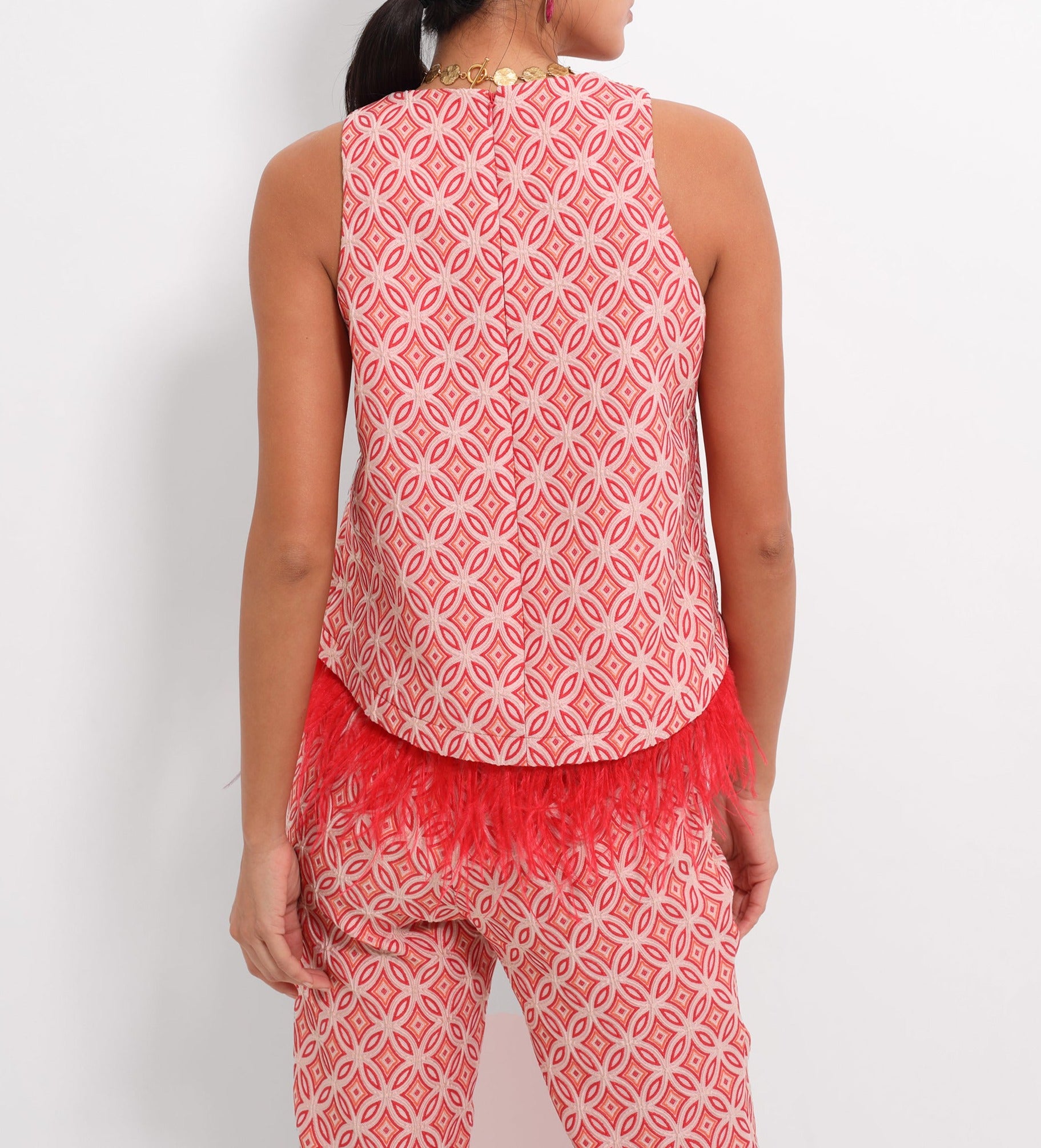 haut avec des plumes