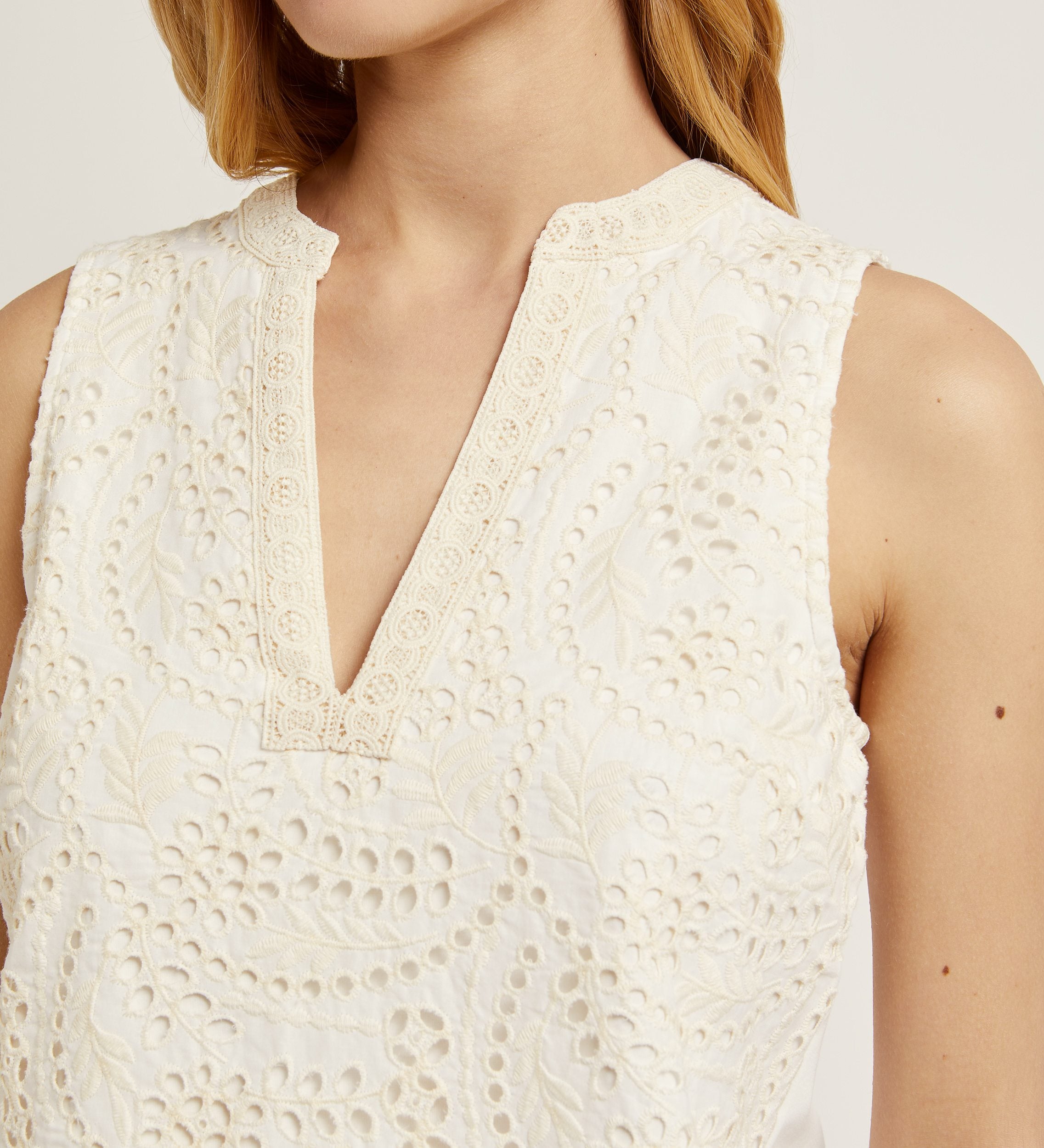 Débardeur brodé devant