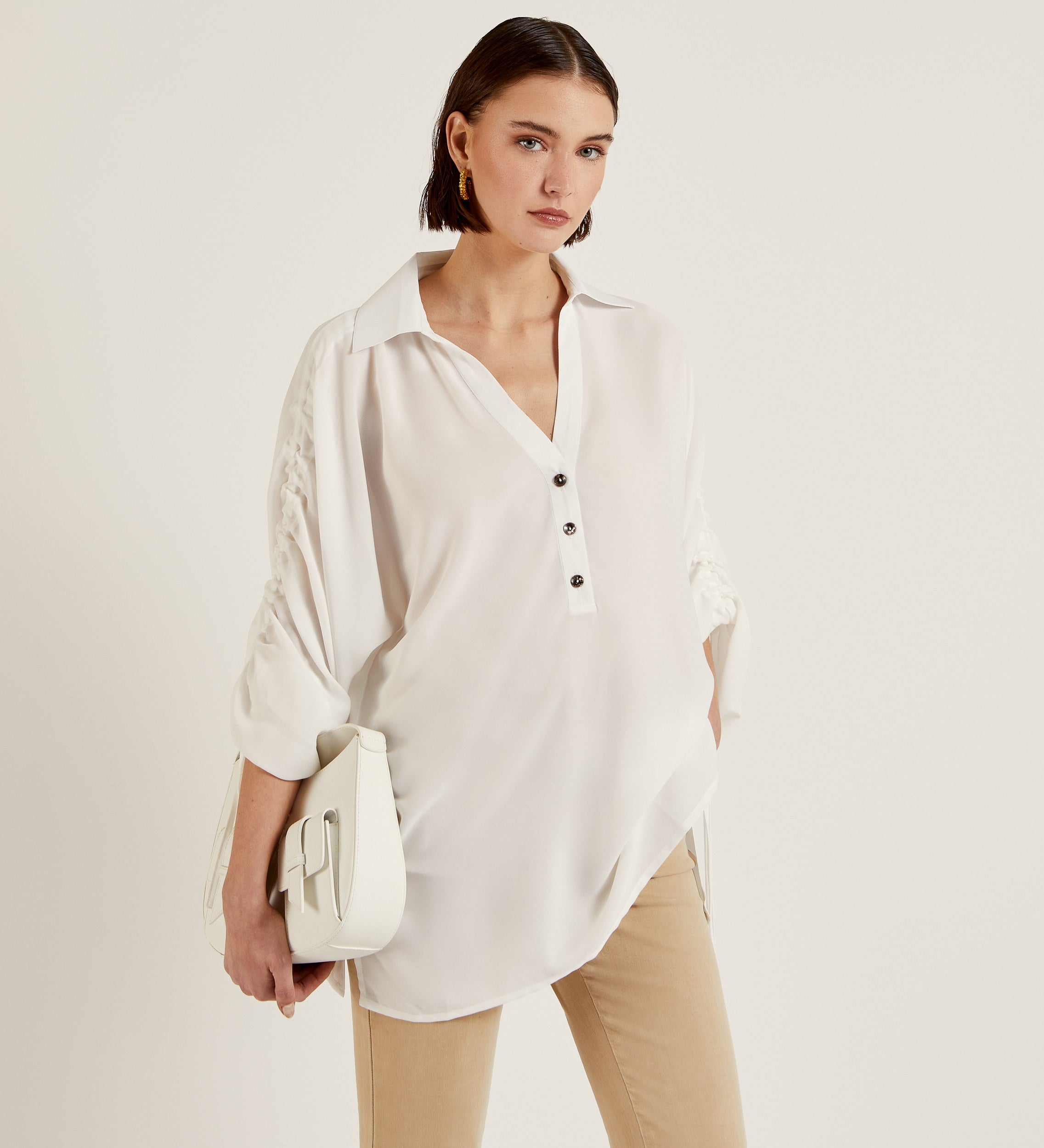 Blouse sleeves volume