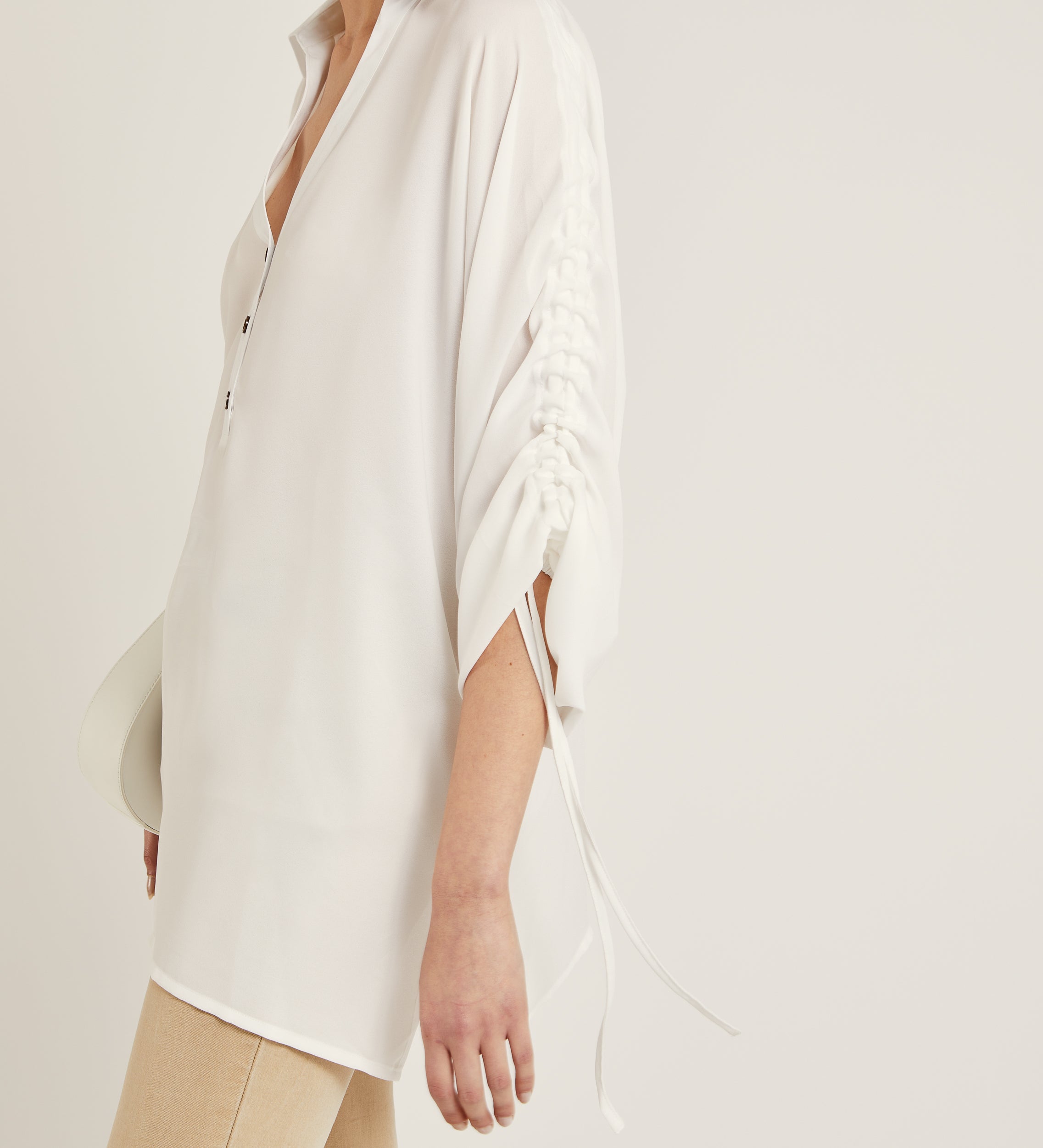 Blouse sleeves volume