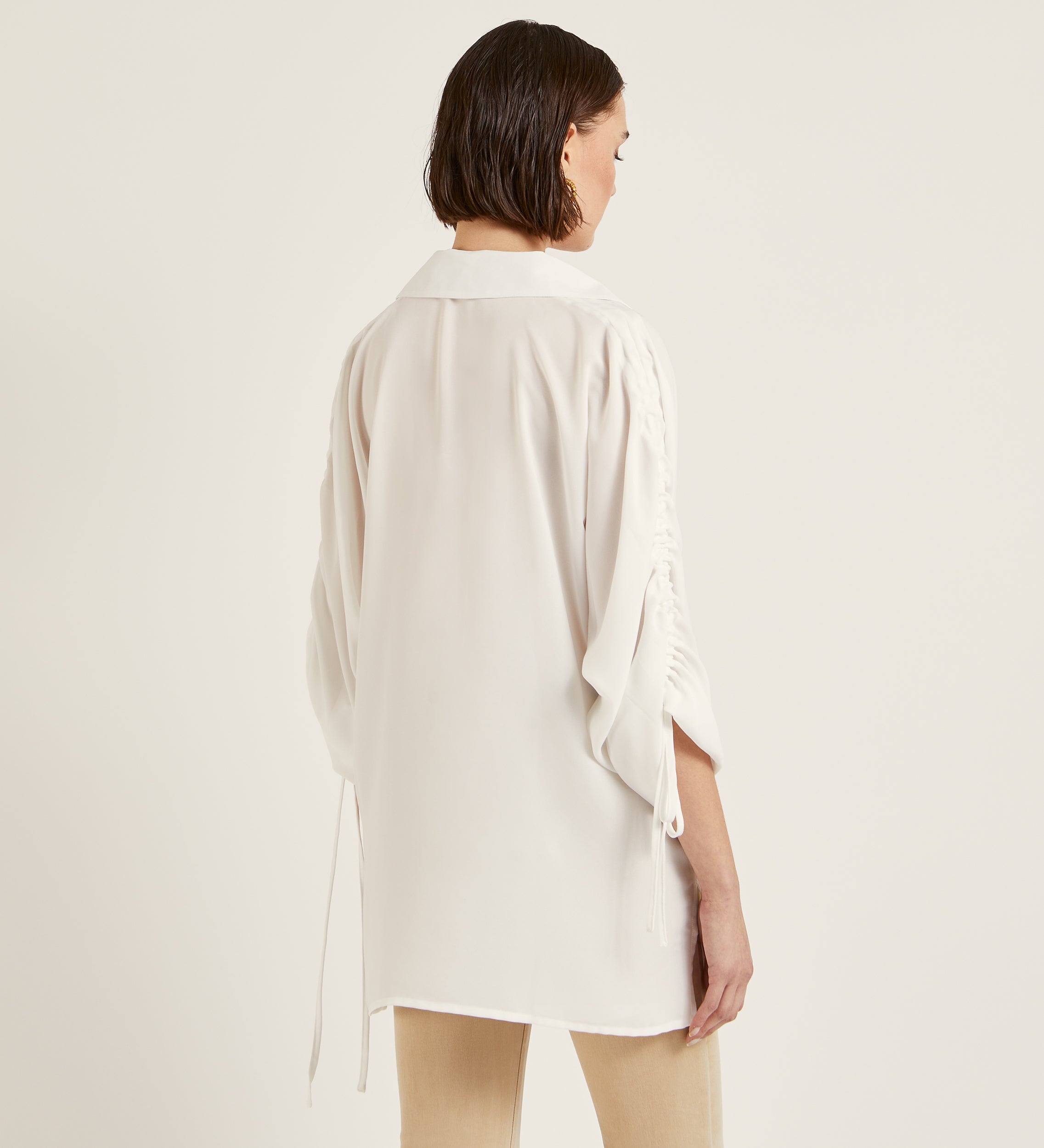 Blouse sleeves volume