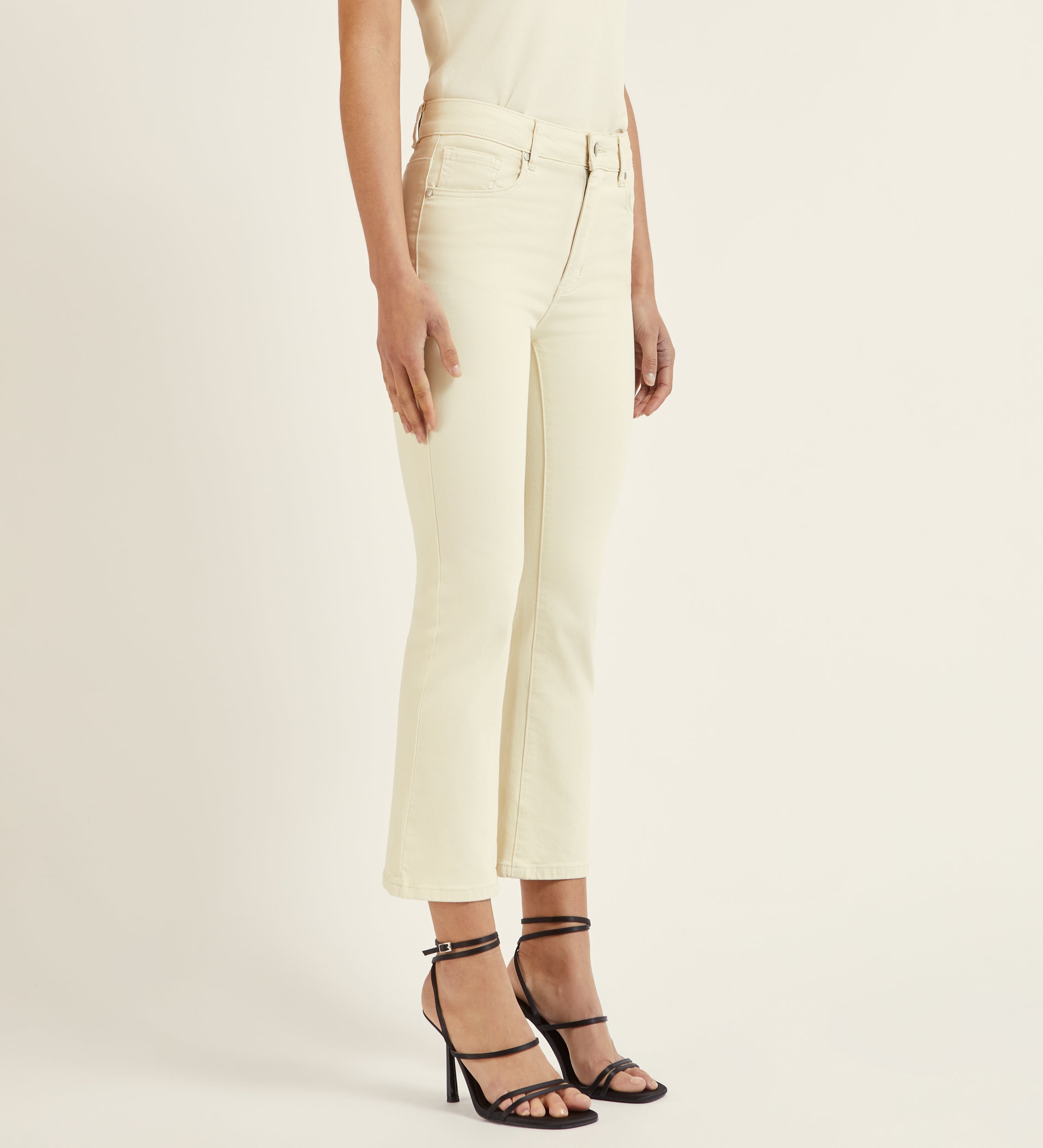 Pantalón crop acampanado