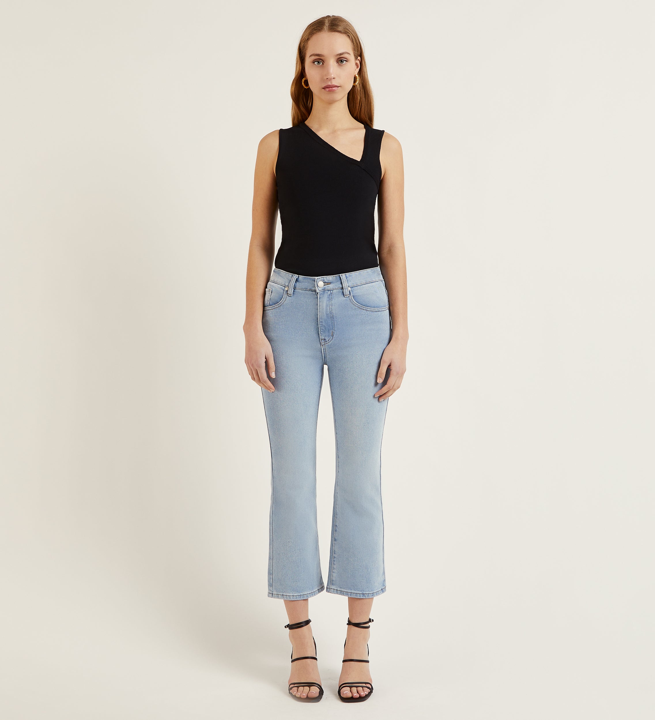 Pantalón crop acampanado
