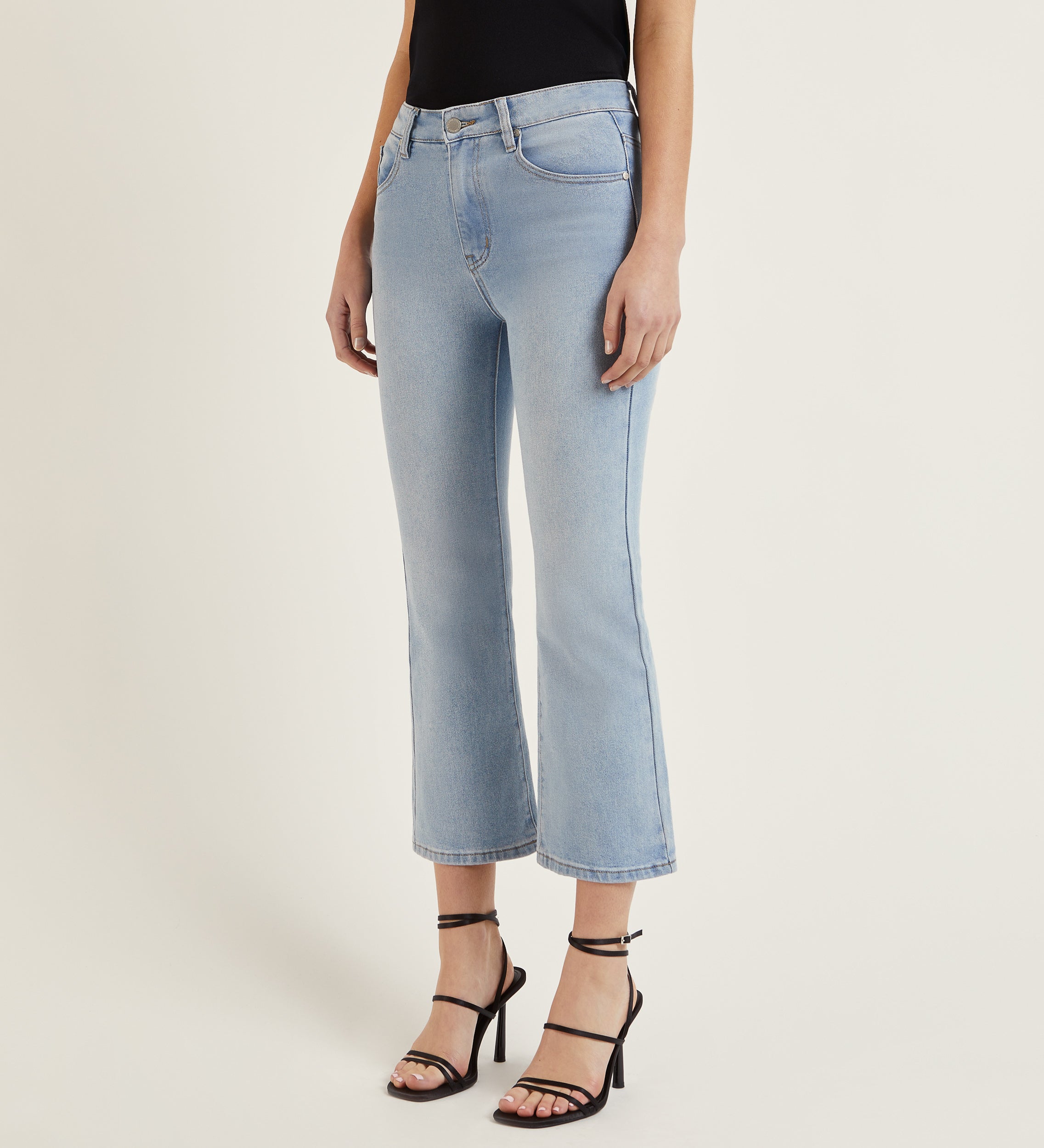 Pantalón crop acampanado
