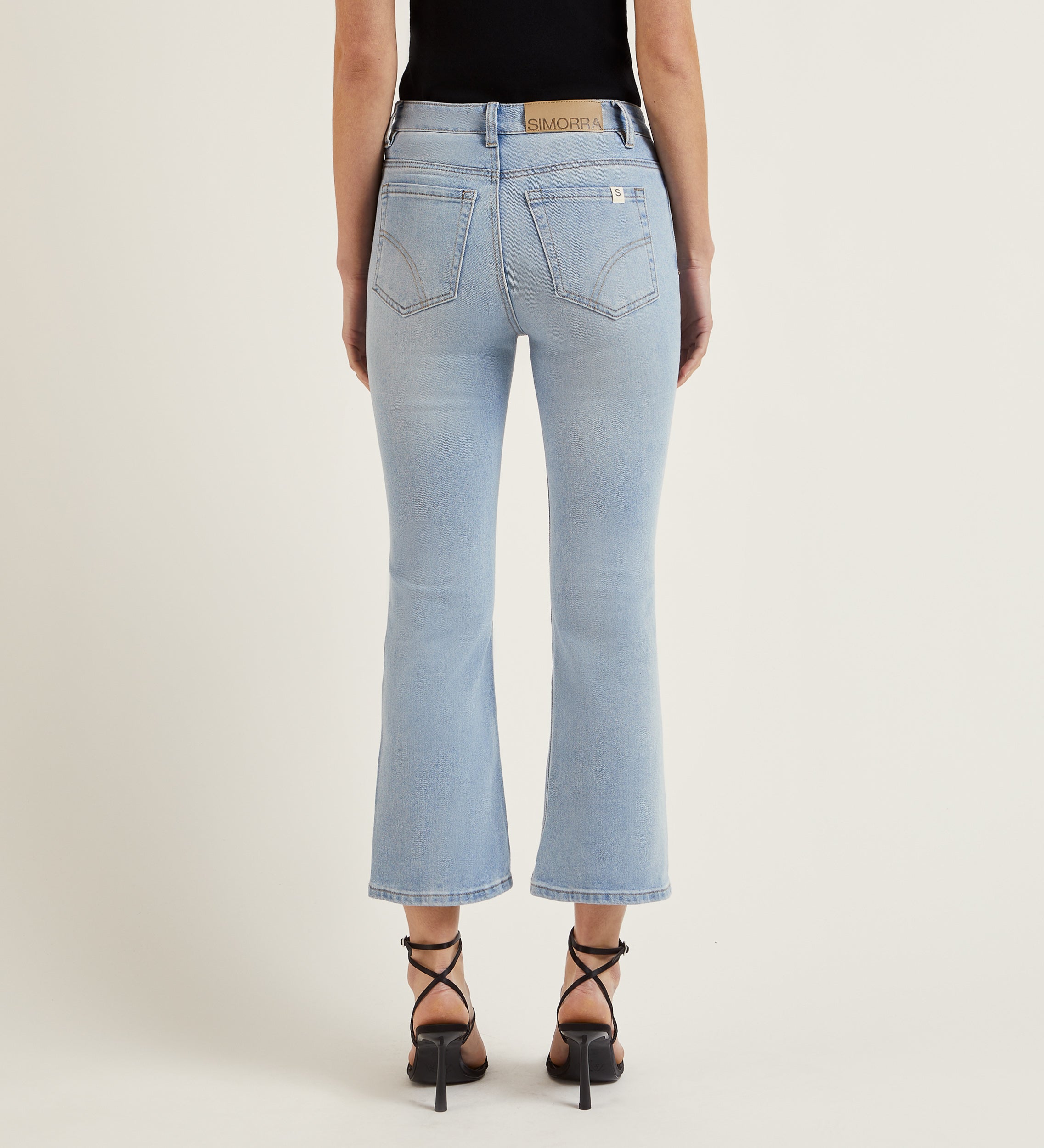 Pantalón crop acampanado