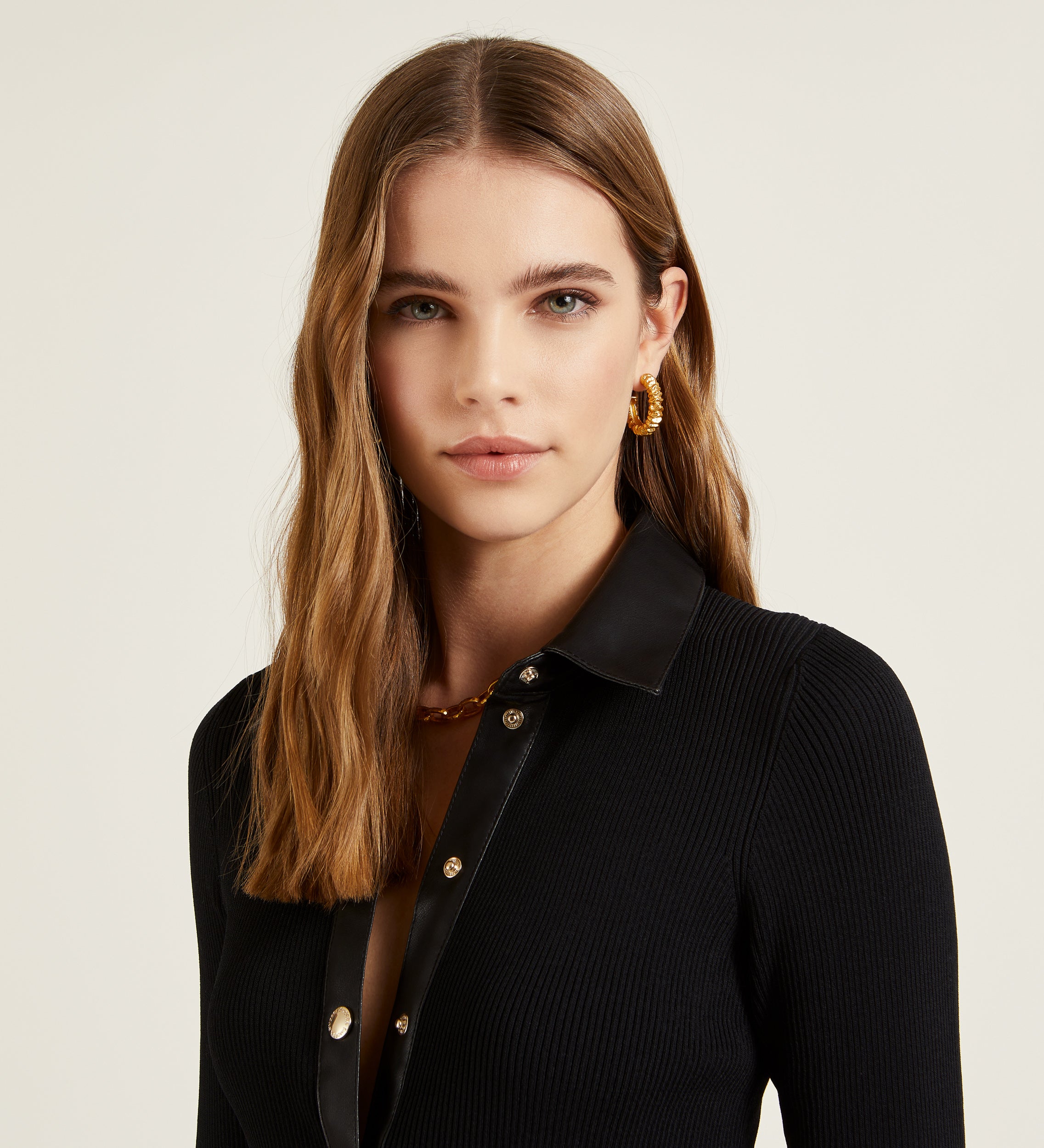 Cardigan en maille avec éco-cuir