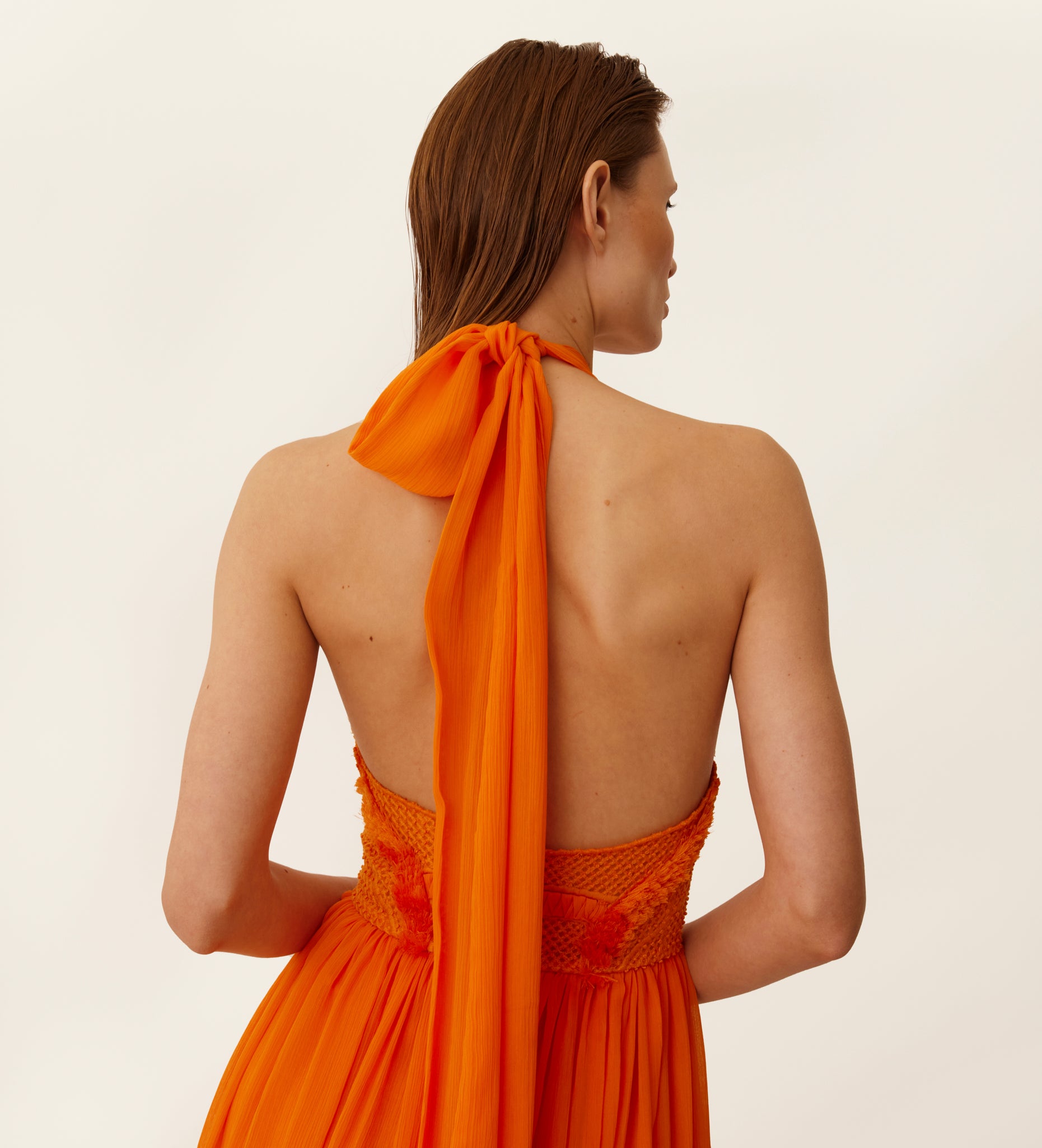 Vestido halter largo de gasa