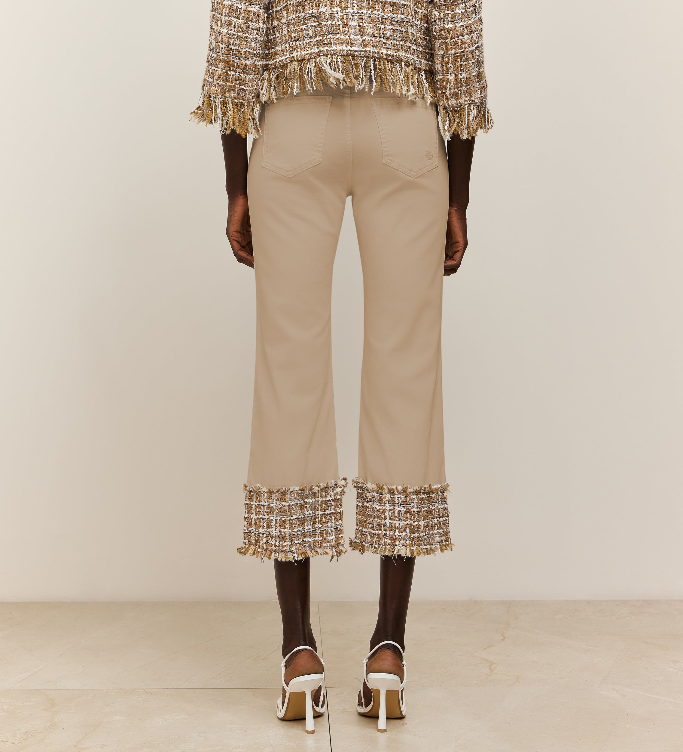 Pantalón bajo decorativo