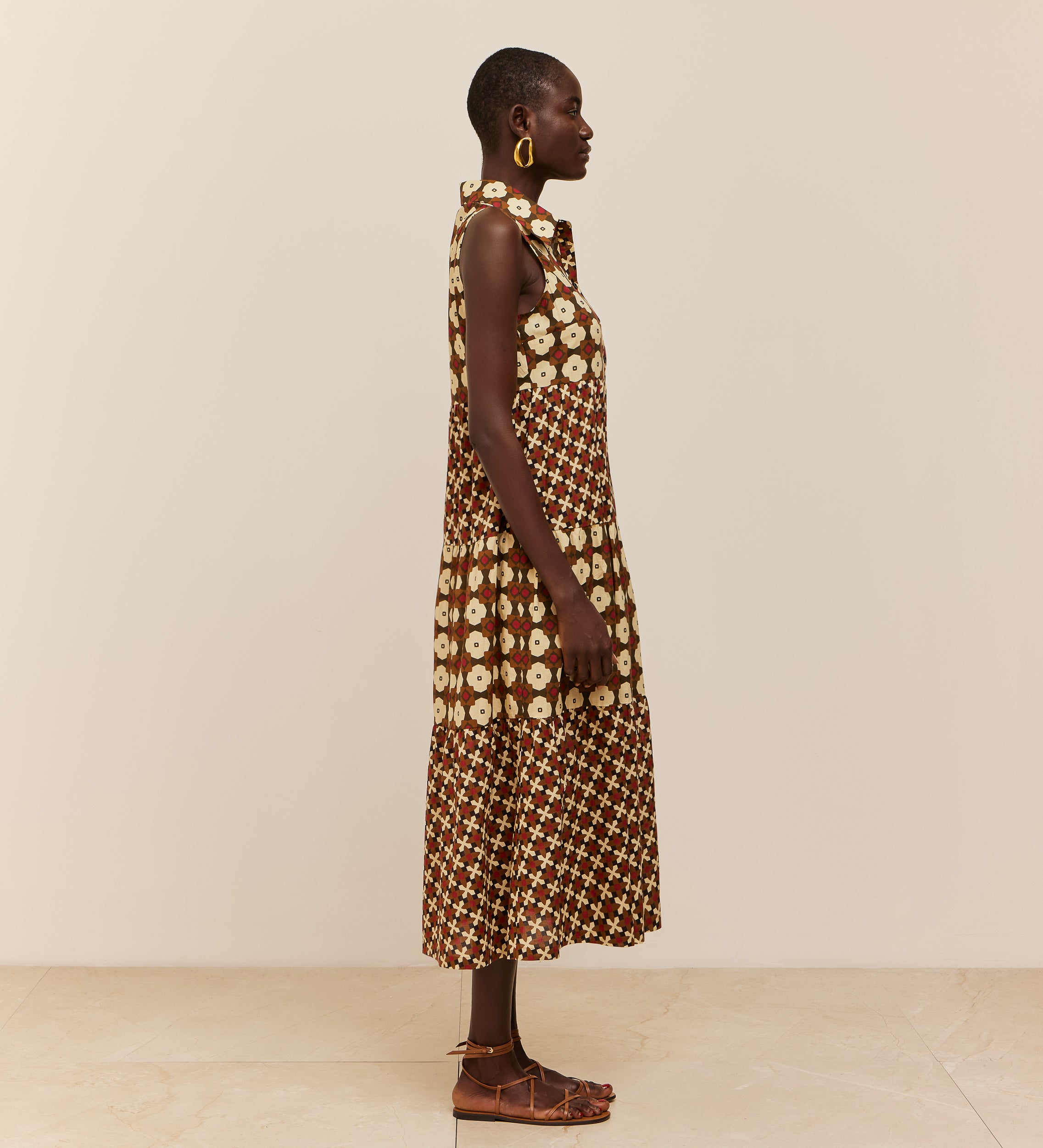 Robe longue imprimée aux sols froncés