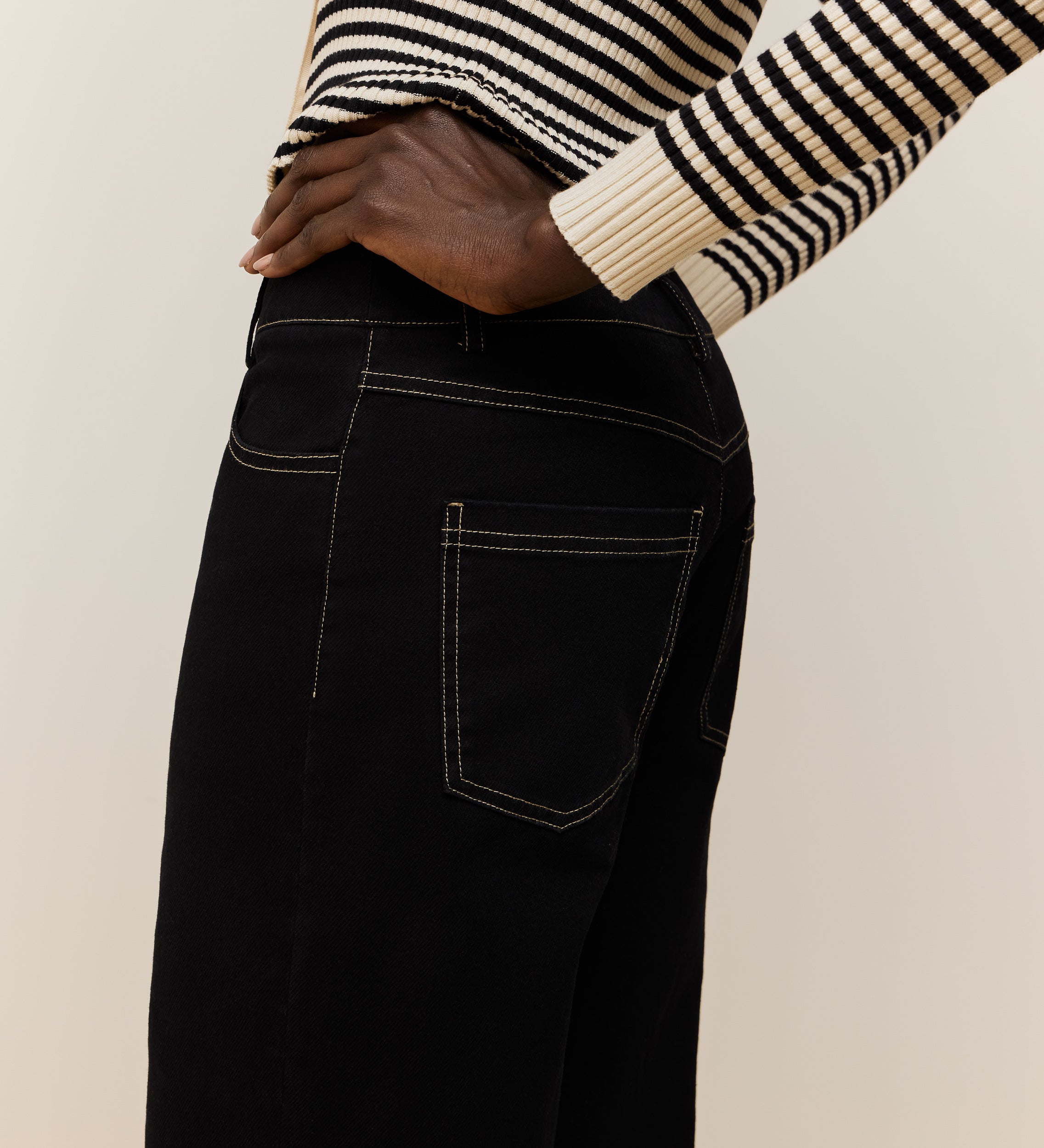 Contrast stitching pants