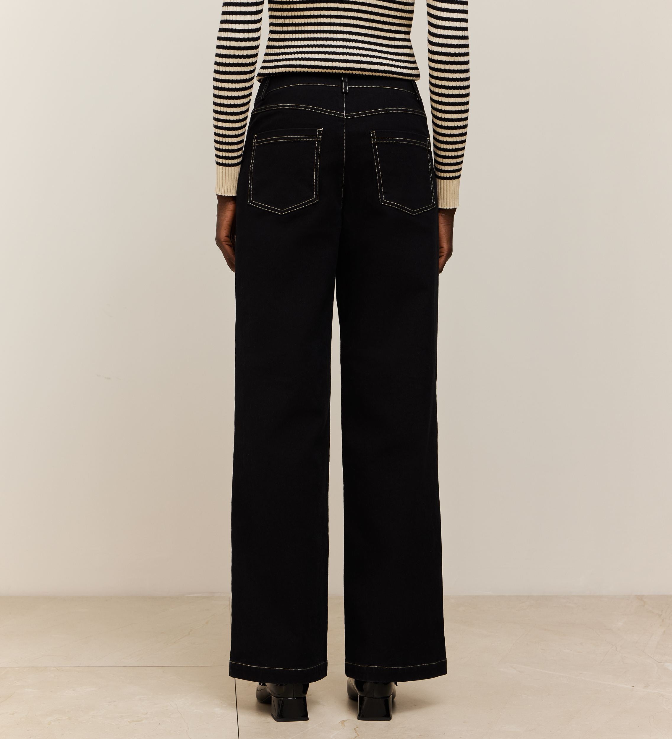 Contrast stitching pants