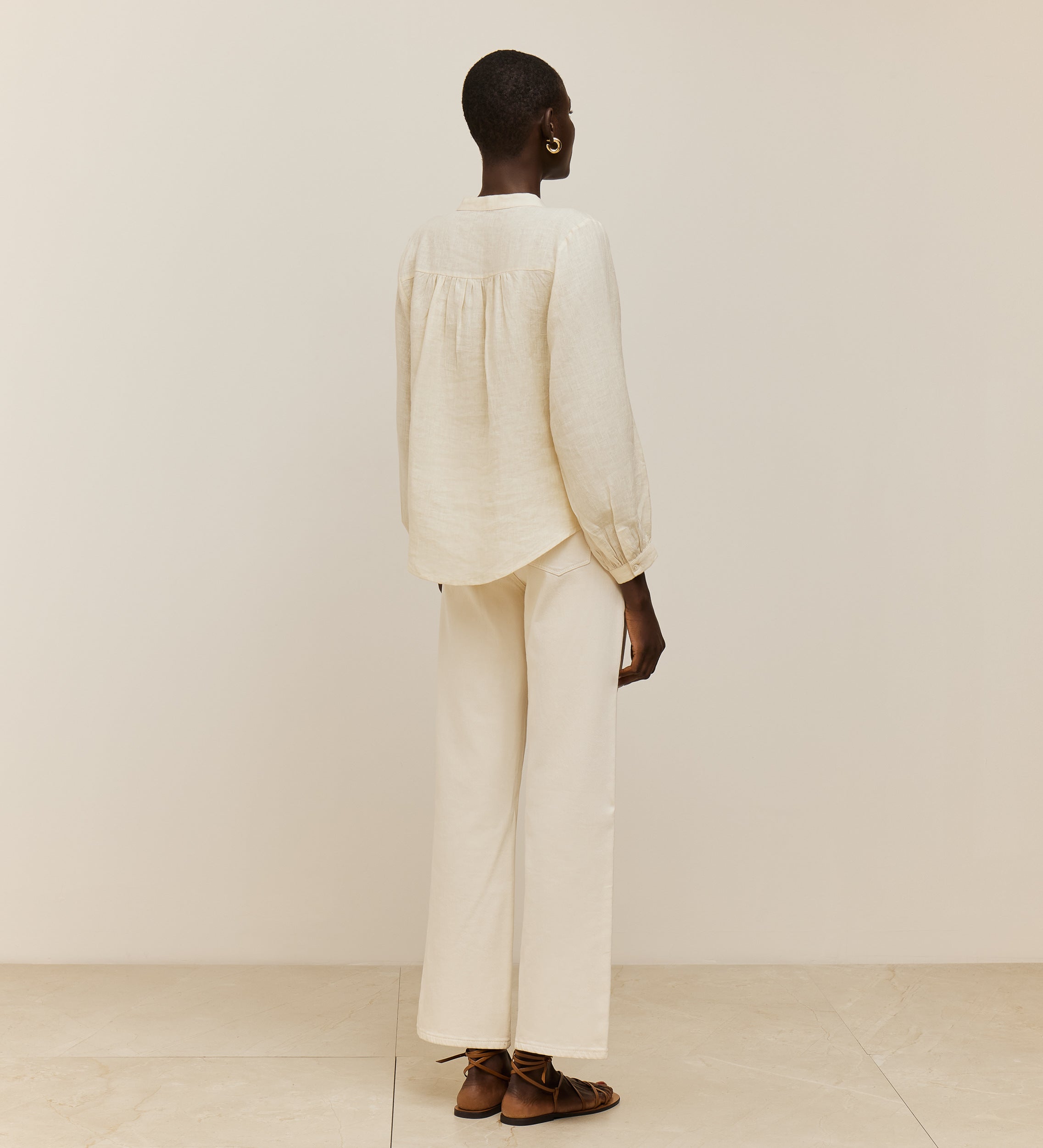 Blouse basse brodée