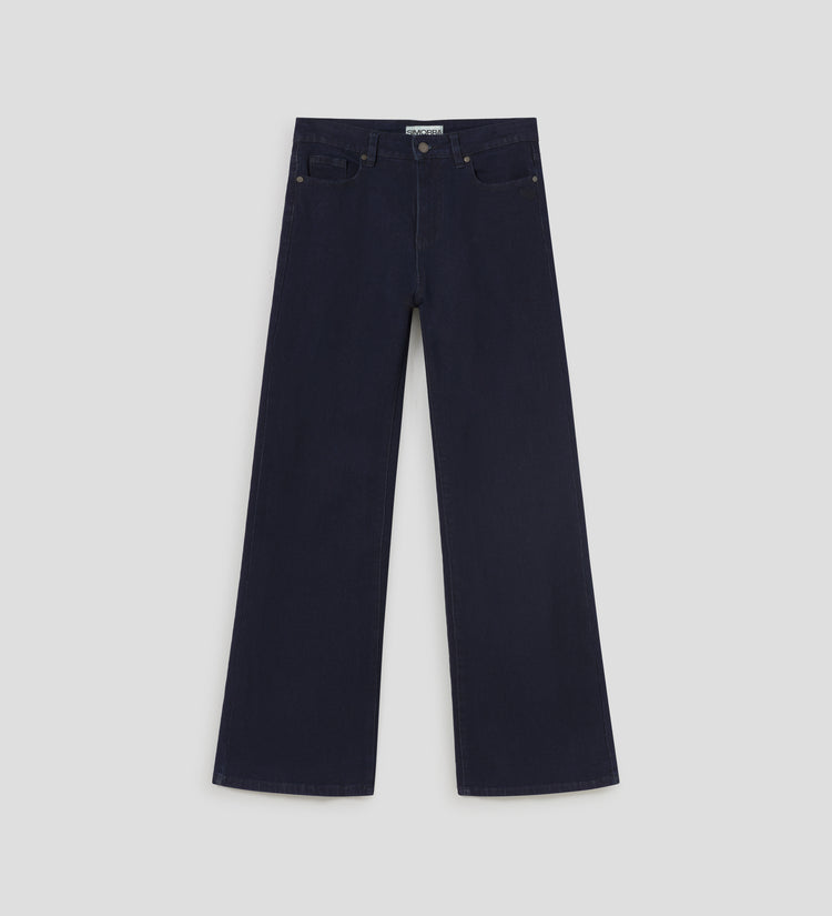 Pantalón vaquero acampanado