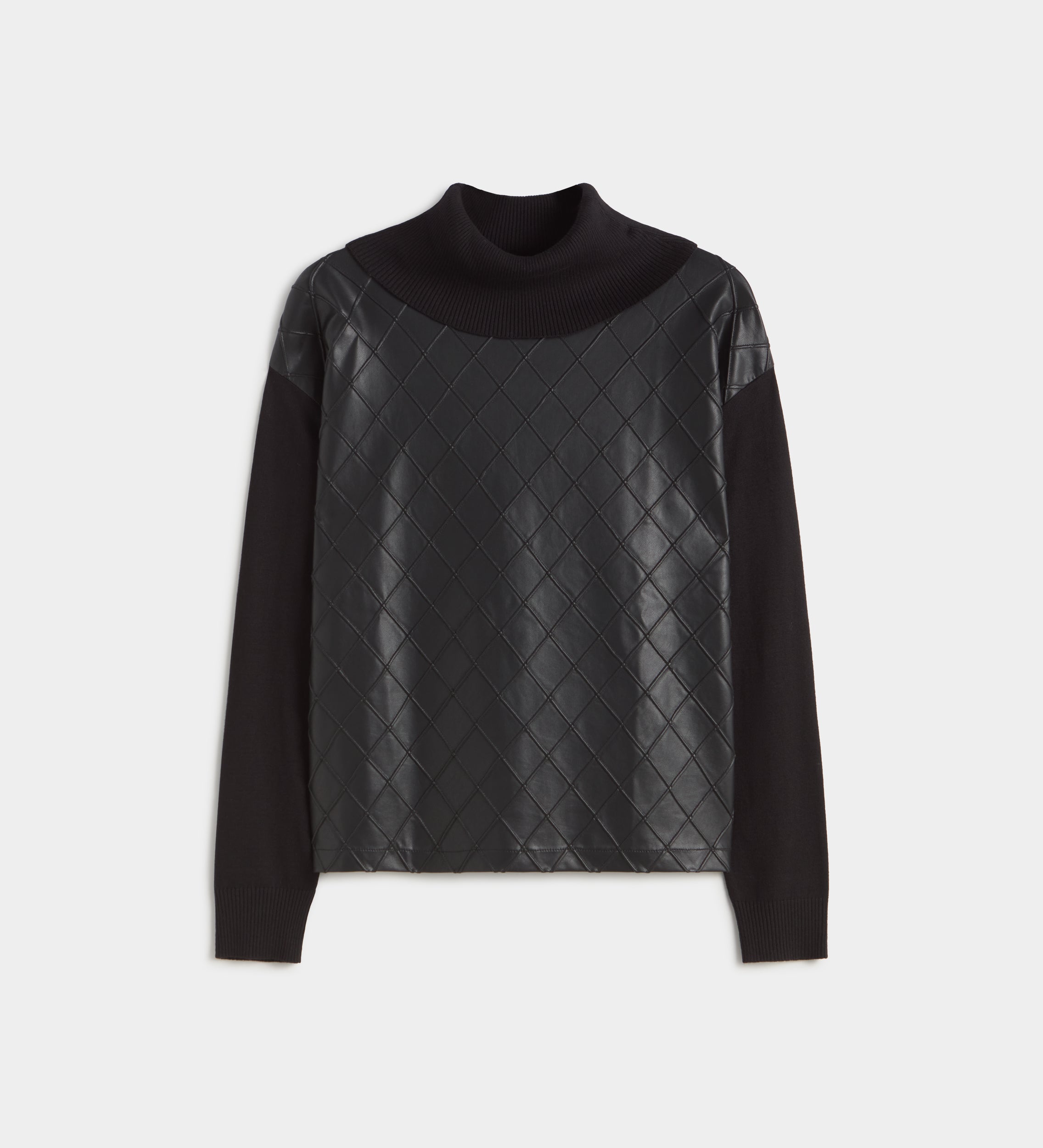 Two-material sweater with diamond pattern