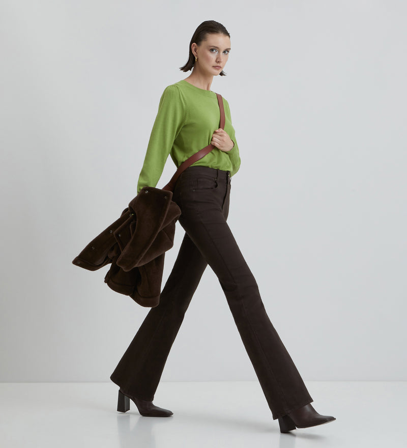 Pantalón vaquero acampanado