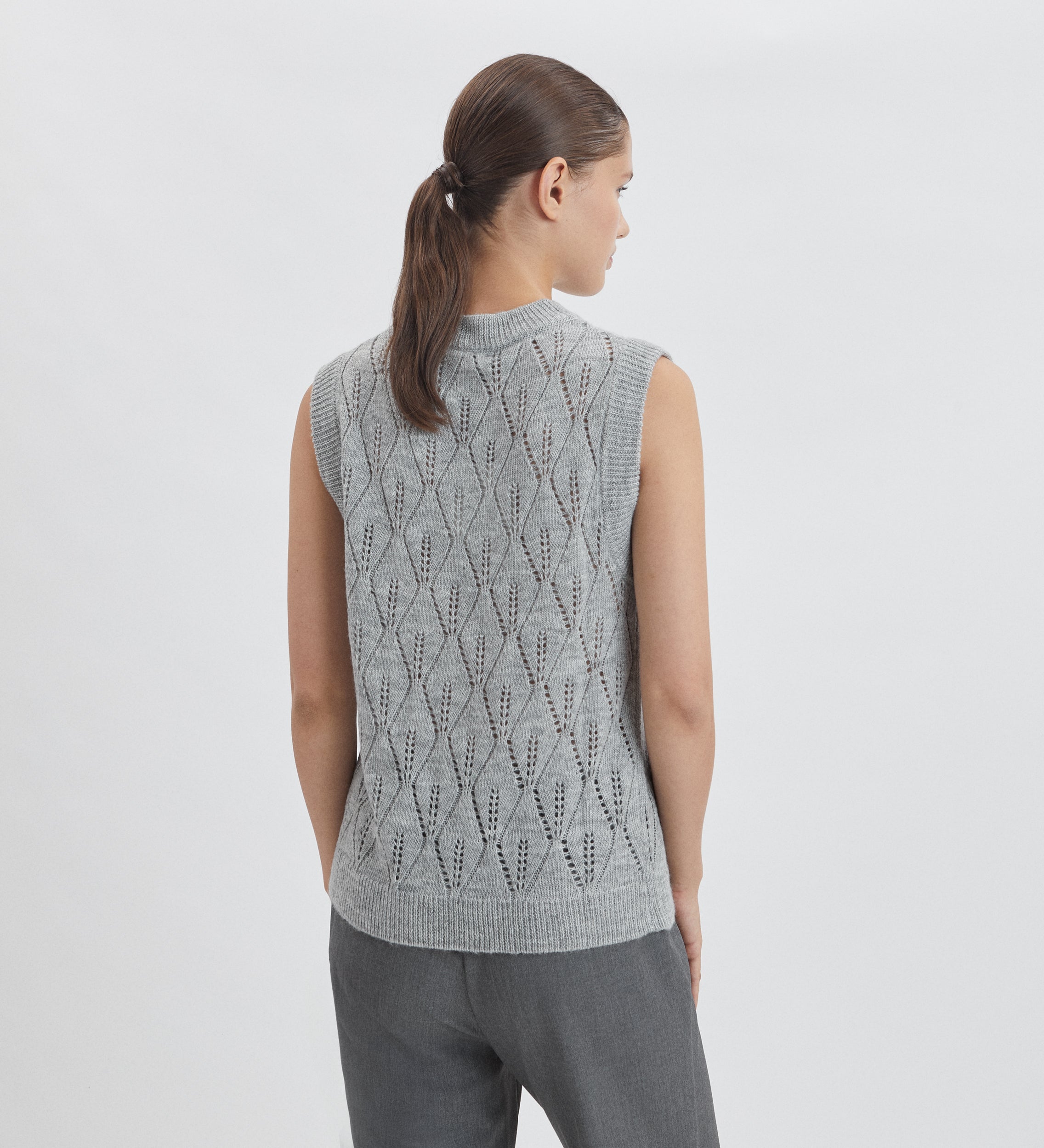 Short knit vest