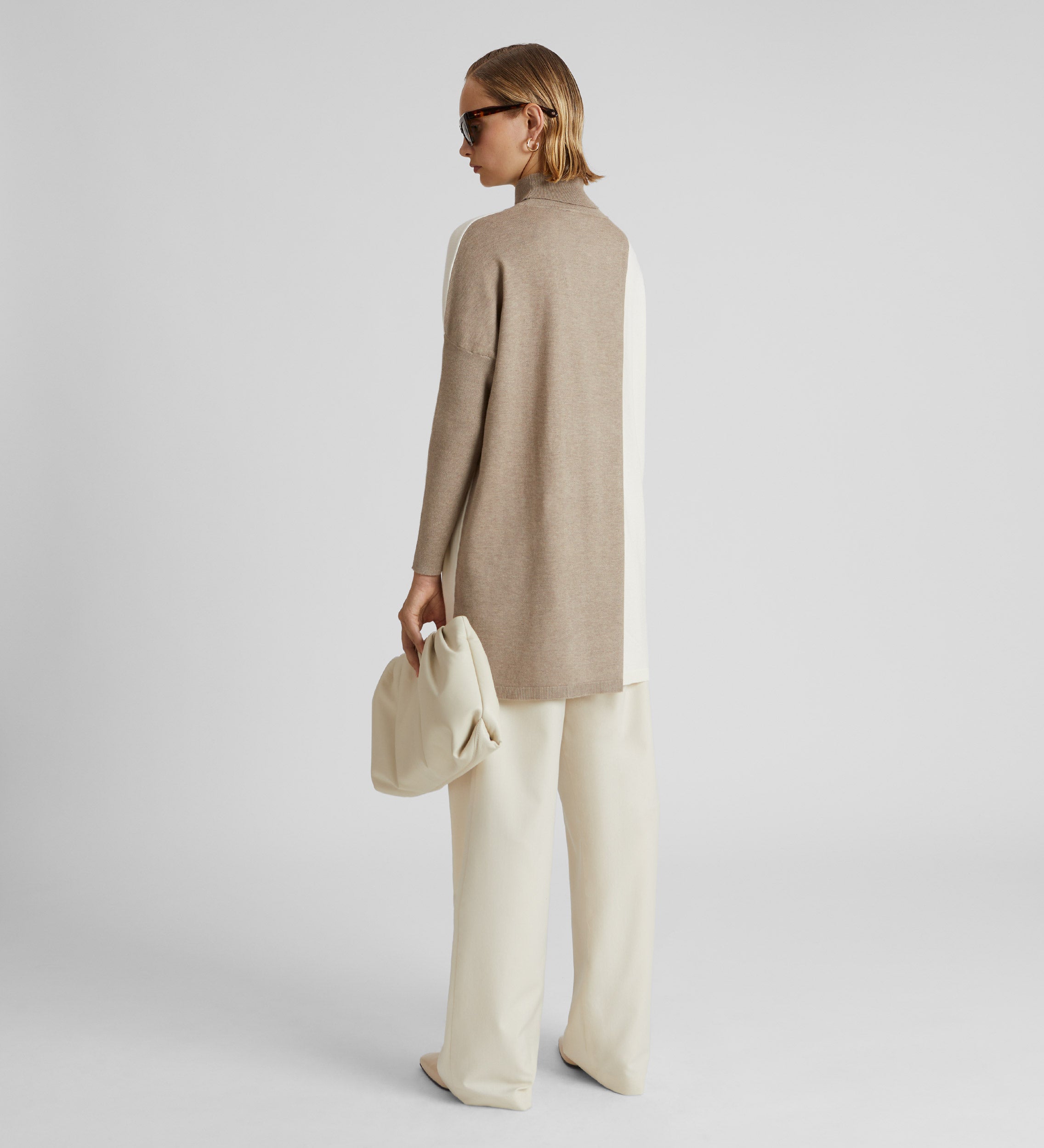 Two-tone knitted poncho