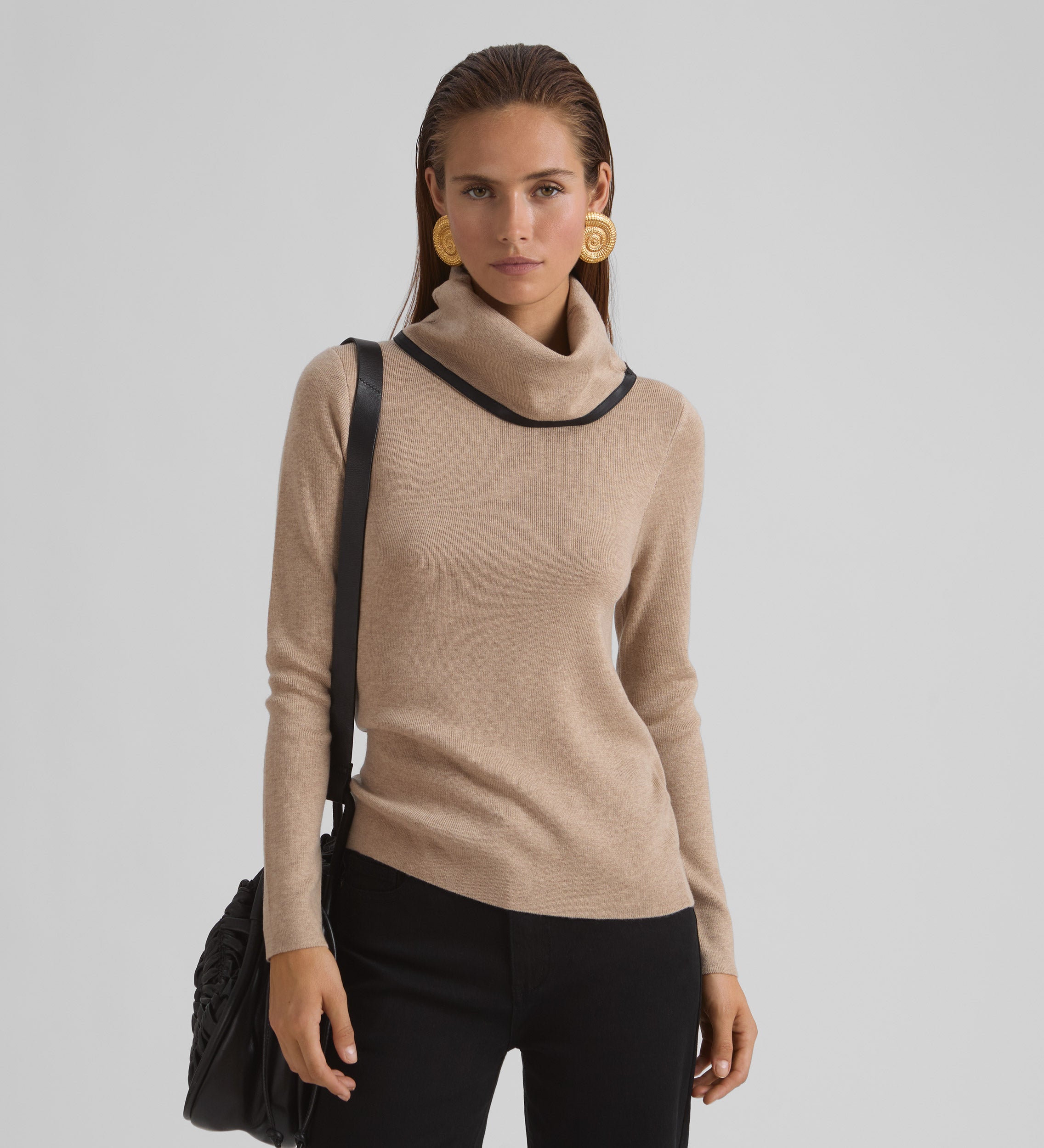 Contrast turtleneck sweater