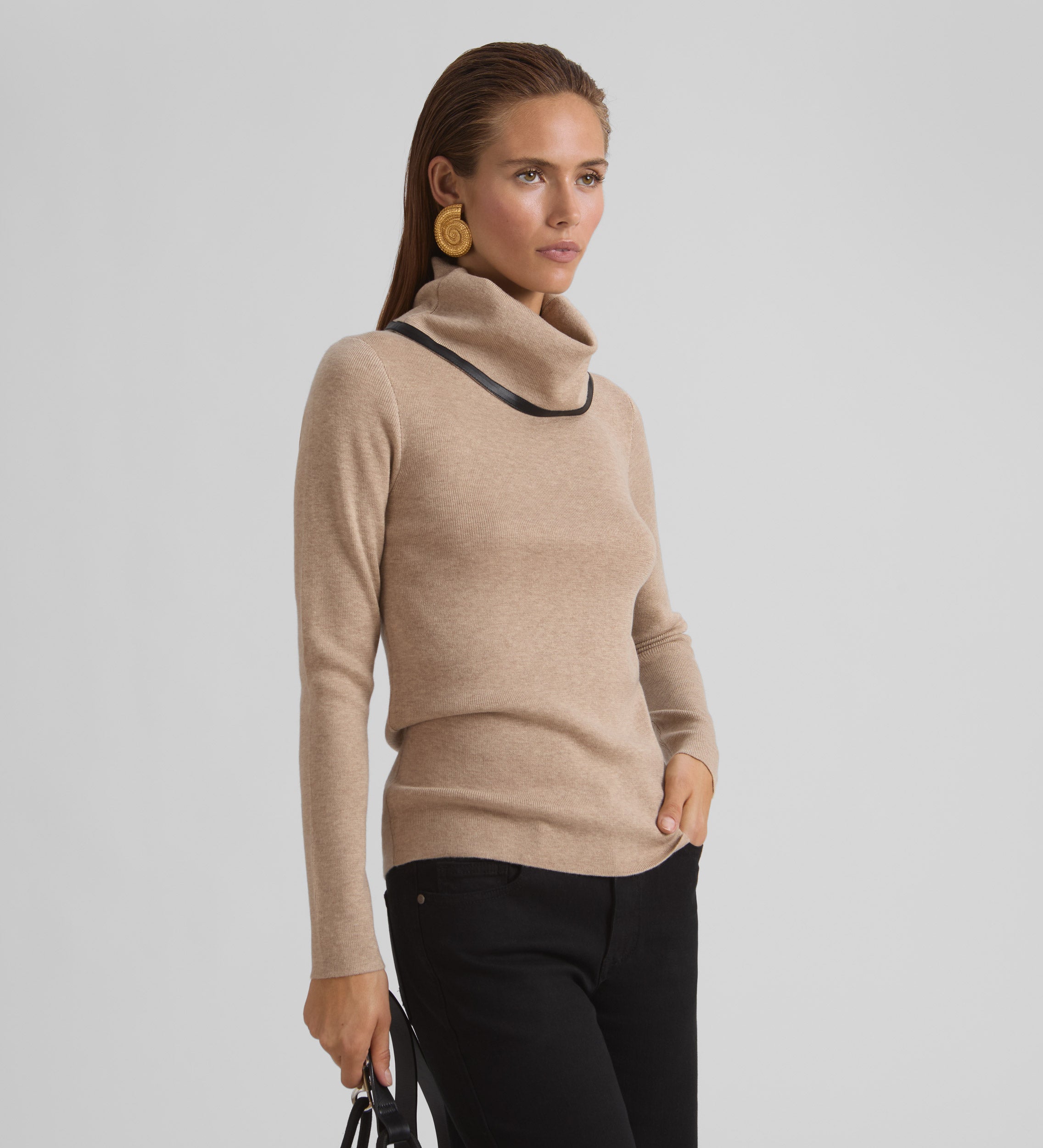 Contrast turtleneck sweater