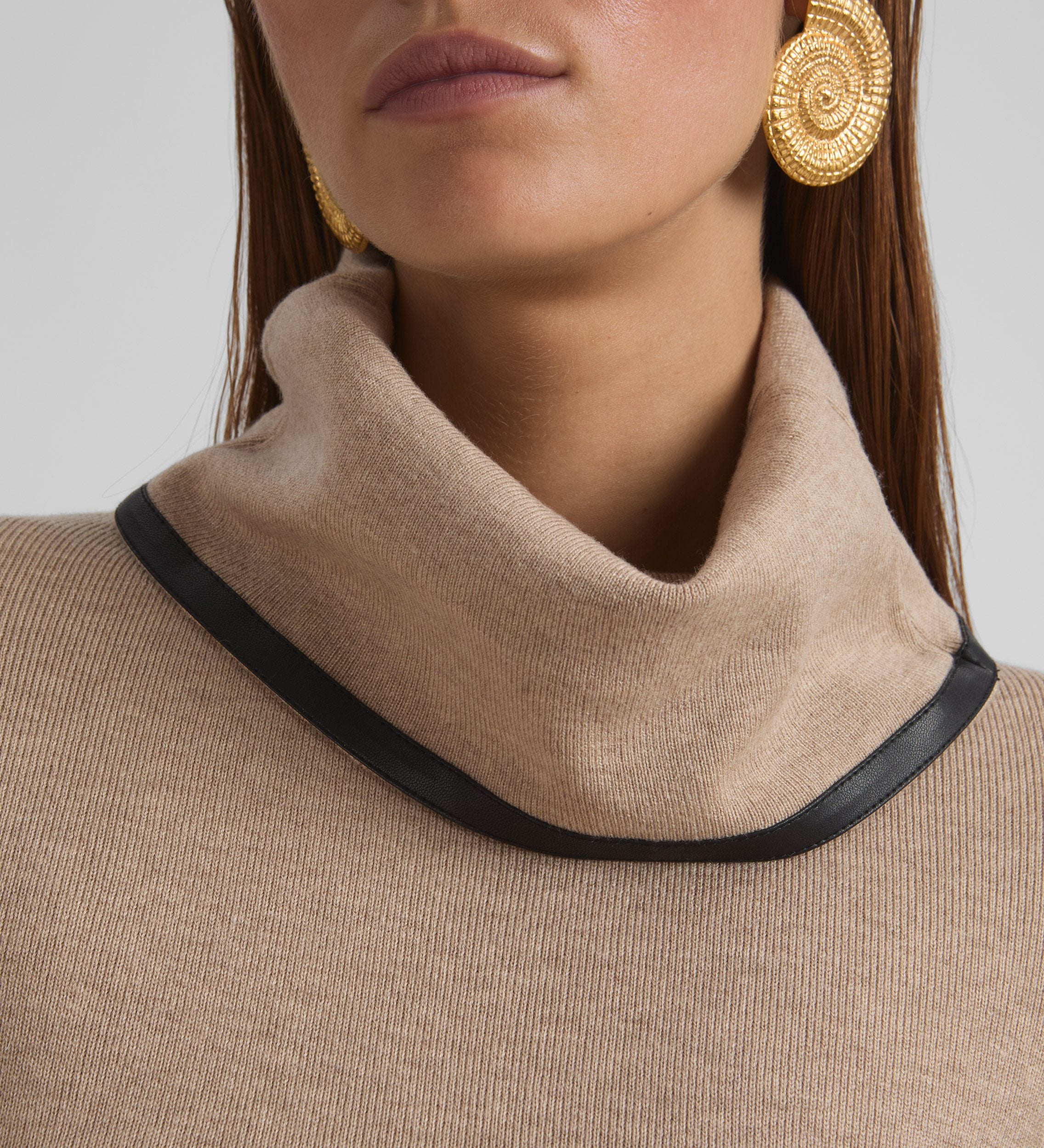 Contrast turtleneck sweater