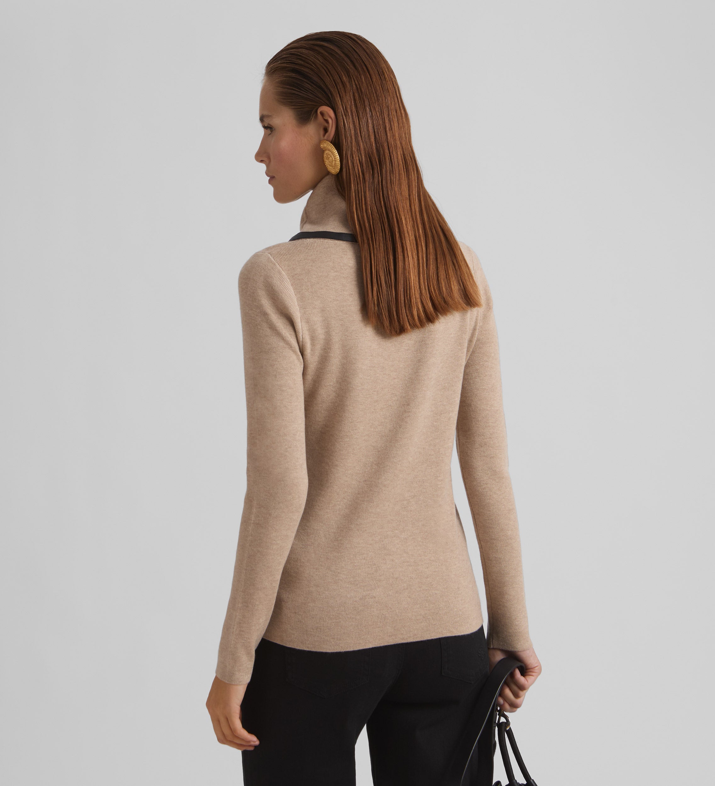 Contrast turtleneck sweater